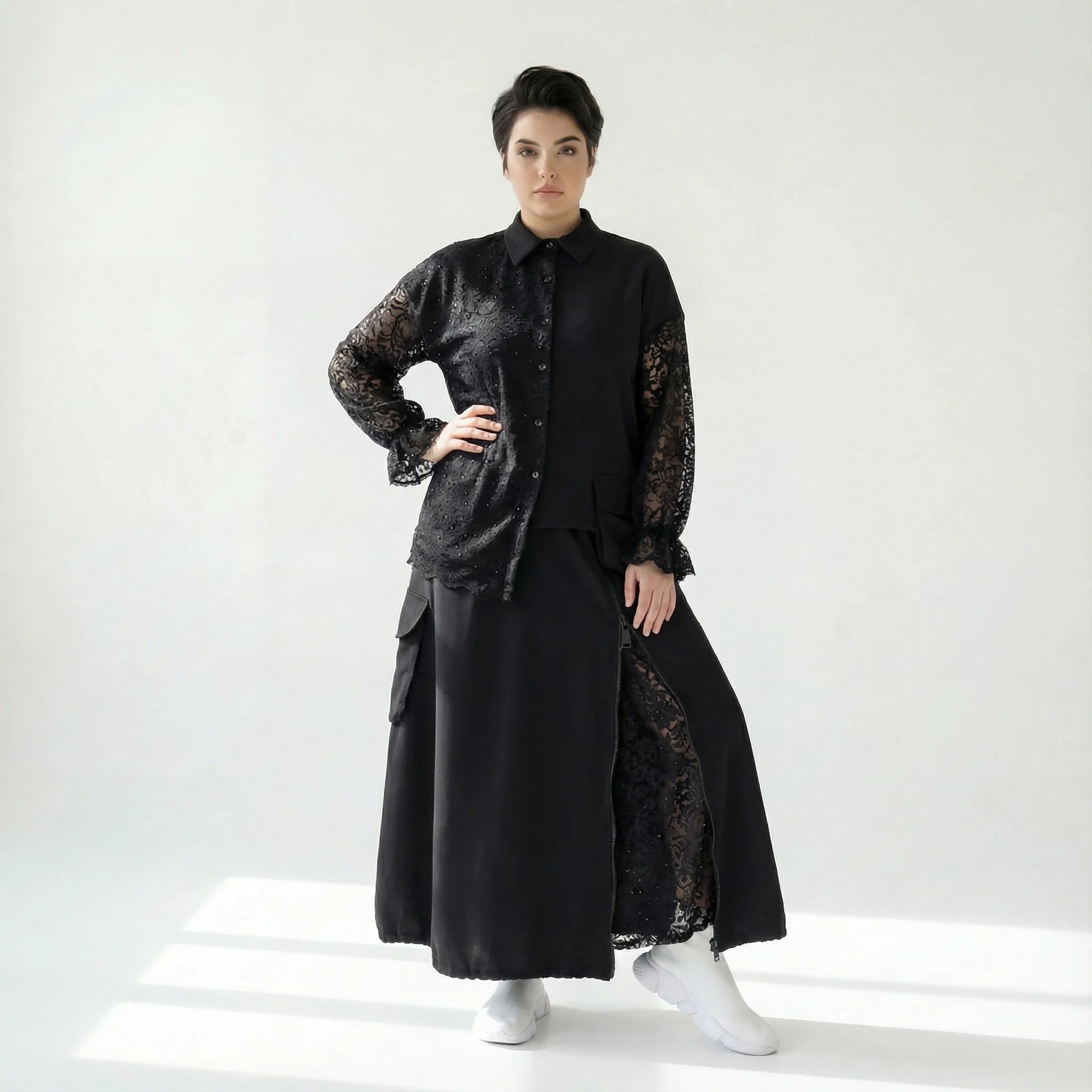 MODEARE - Zweiteiliges Oversize-Set mit Spitze: Schwarze Bluse & weiter Rock in Lagenoptik