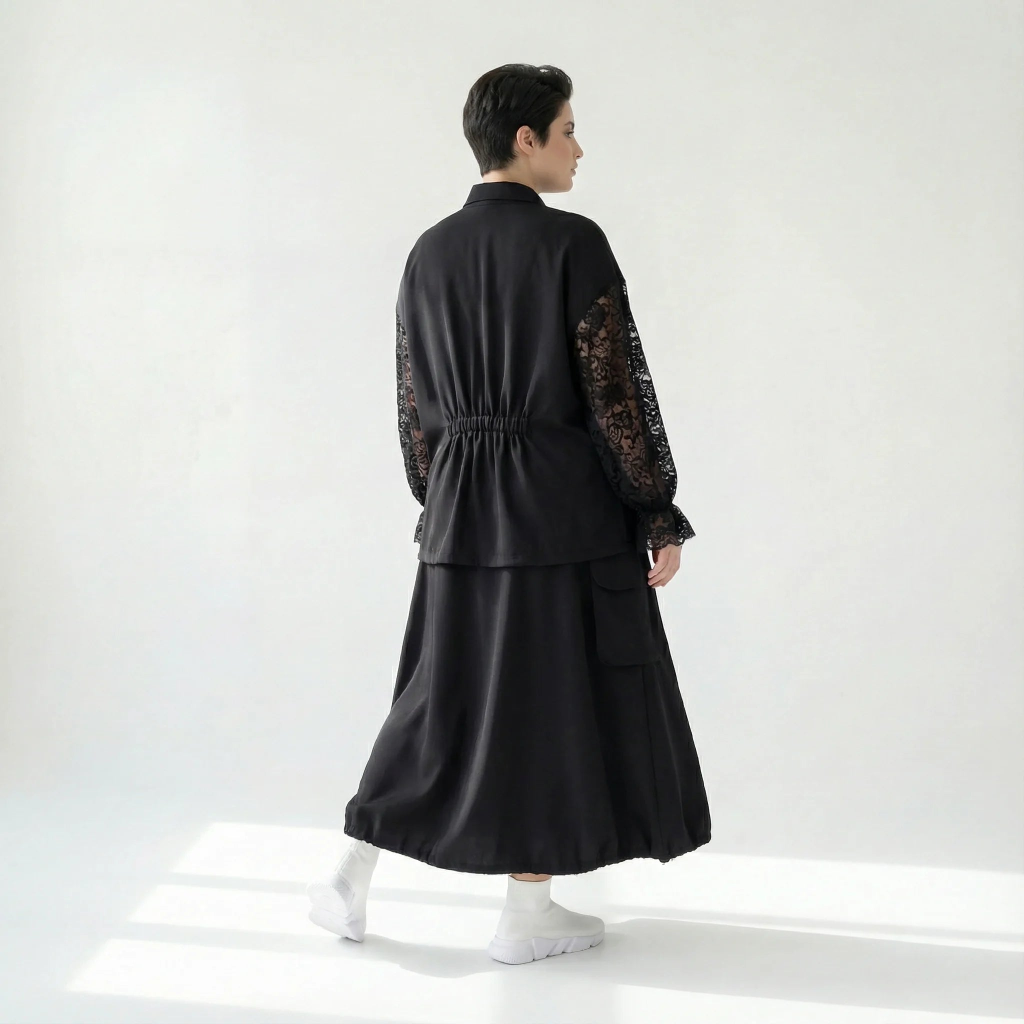 MODEARE - Zweiteiliges Oversize-Set mit Spitze: Schwarze Bluse & weiter Rock in Lagenoptik