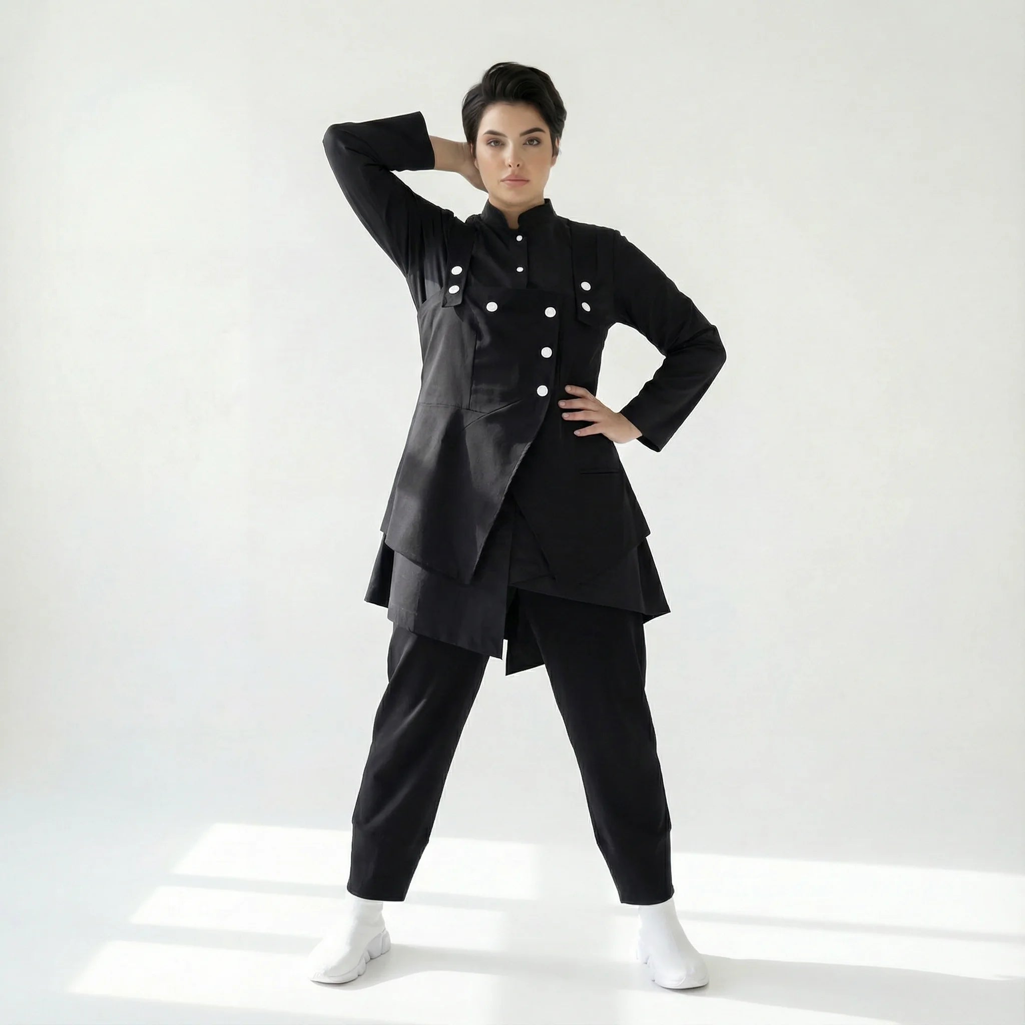 MODEARE - Avantgarde Set aus asymmetrischer Bluse, Weste mit Bindung und weiter Popeline-Hose