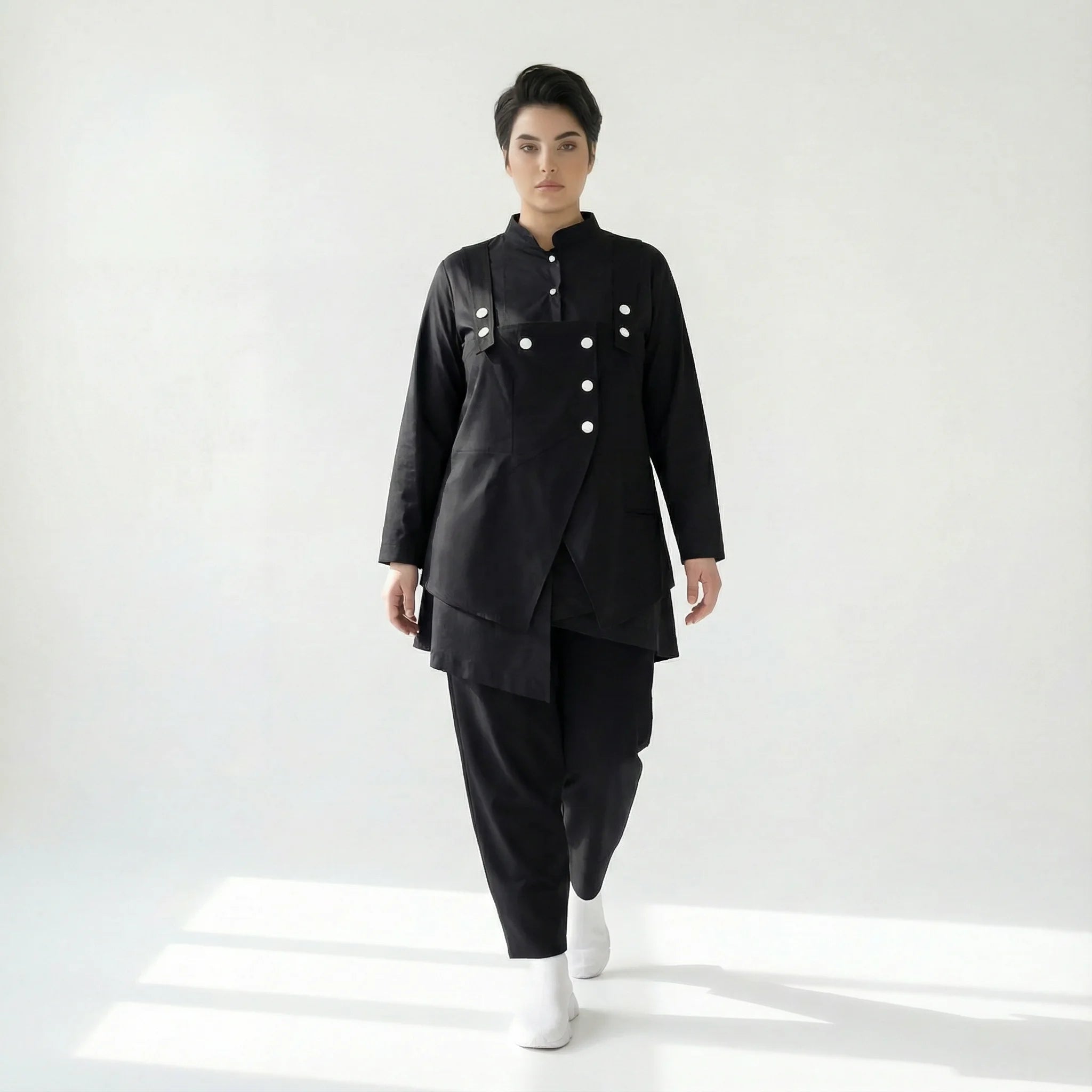 MODEARE - Avantgarde Set aus asymmetrischer Bluse, Weste mit Bindung und weiter Popeline-Hose