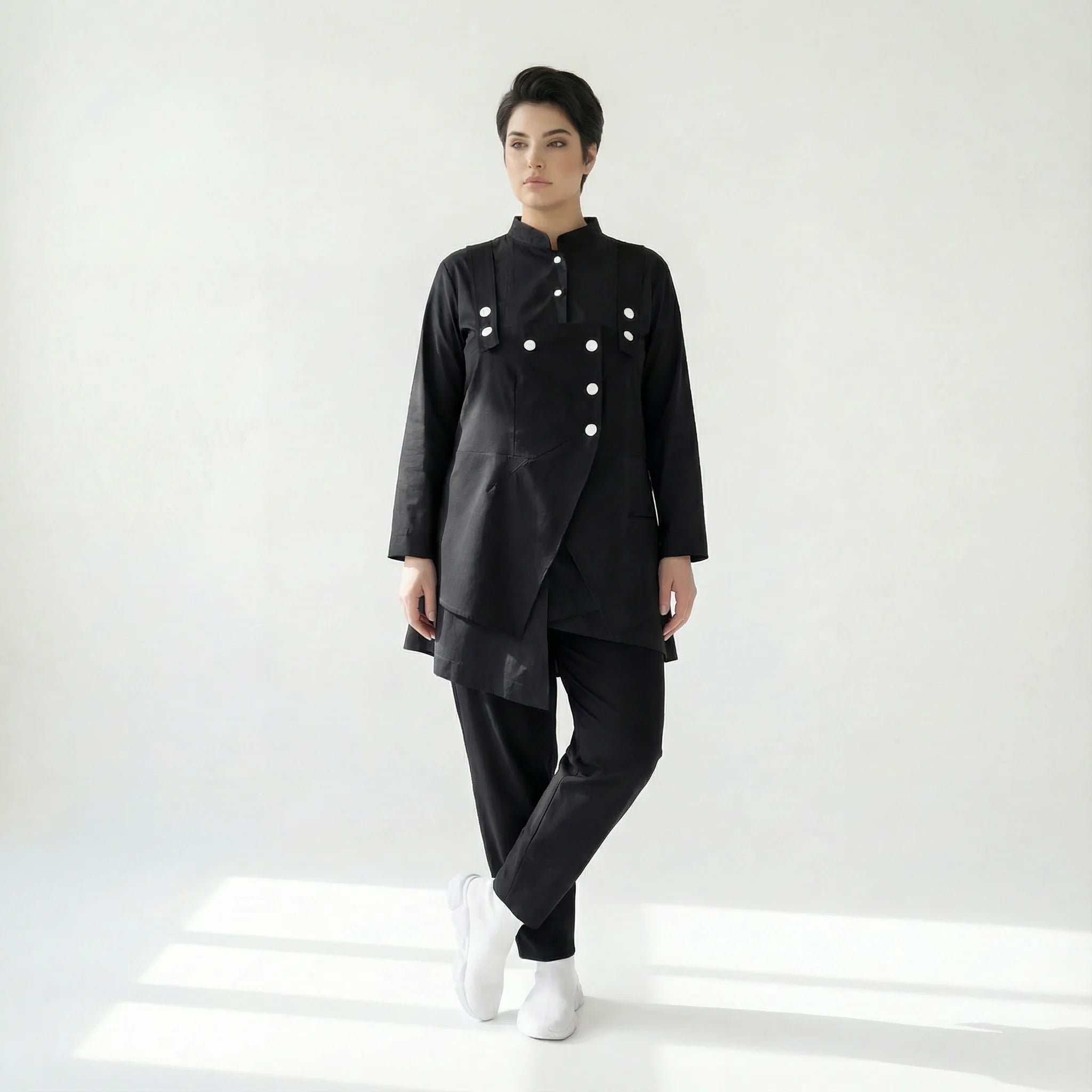 MODEARE - Avantgarde Set aus asymmetrischer Bluse, Weste mit Bindung und weiter Popeline-Hose
