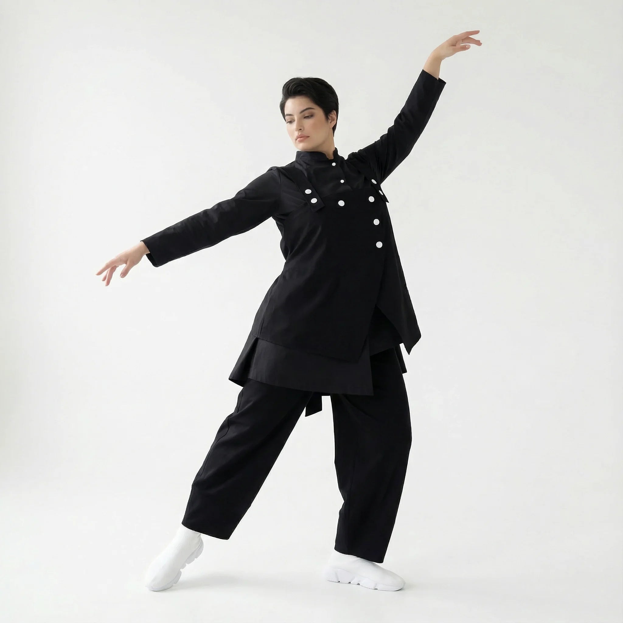 MODEARE - Avantgarde Set aus asymmetrischer Bluse, Weste mit Bindung und weiter Popeline-Hose