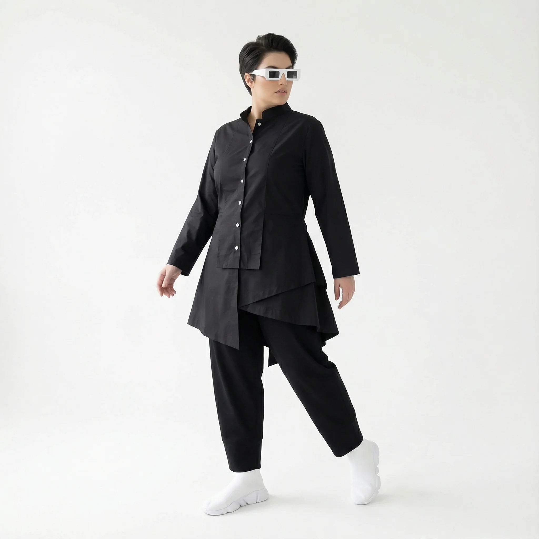 MODEARE - Avantgarde Set aus asymmetrischer Bluse, Weste mit Bindung und weiter Popeline-Hose