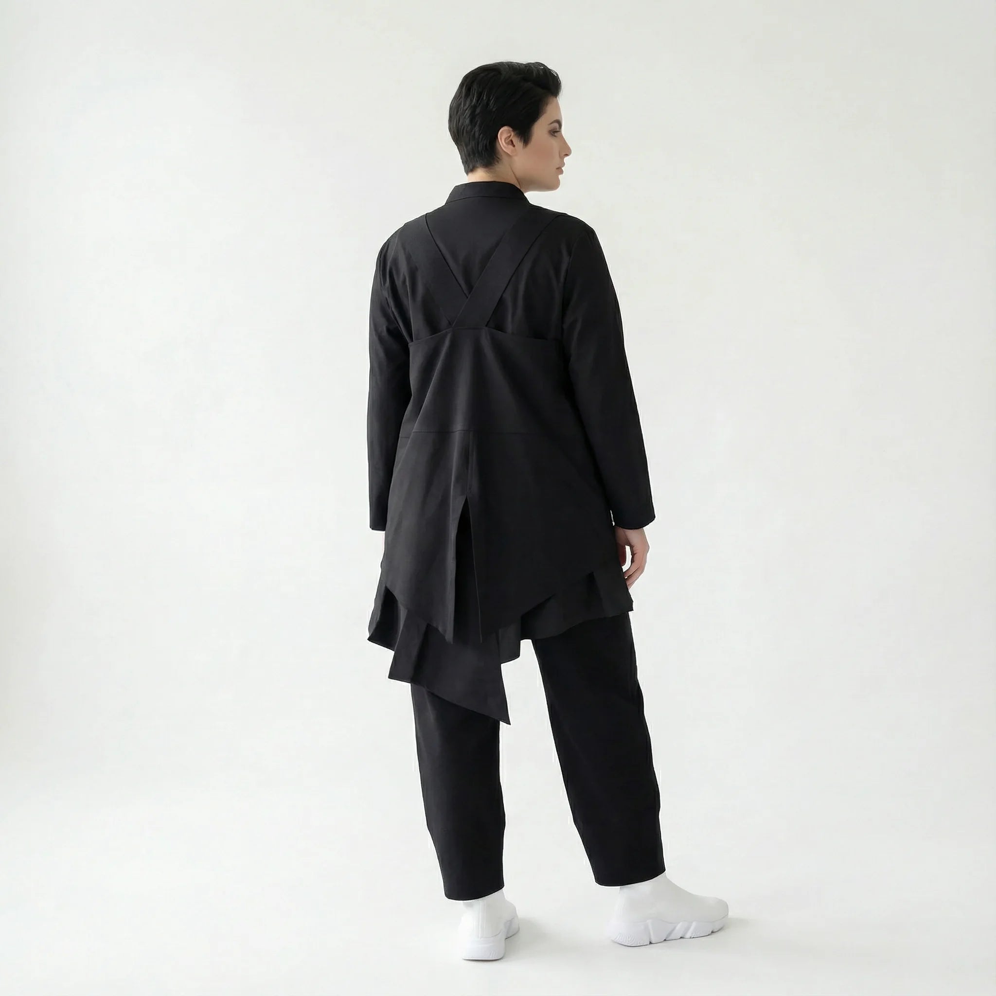 MODEARE - Avantgarde Set aus asymmetrischer Bluse, Weste mit Bindung und weiter Popeline-Hose