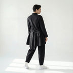 MODEARE - Avantgarde Set aus asymmetrischer Bluse, Weste mit Bindung und weiter Popeline-Hose