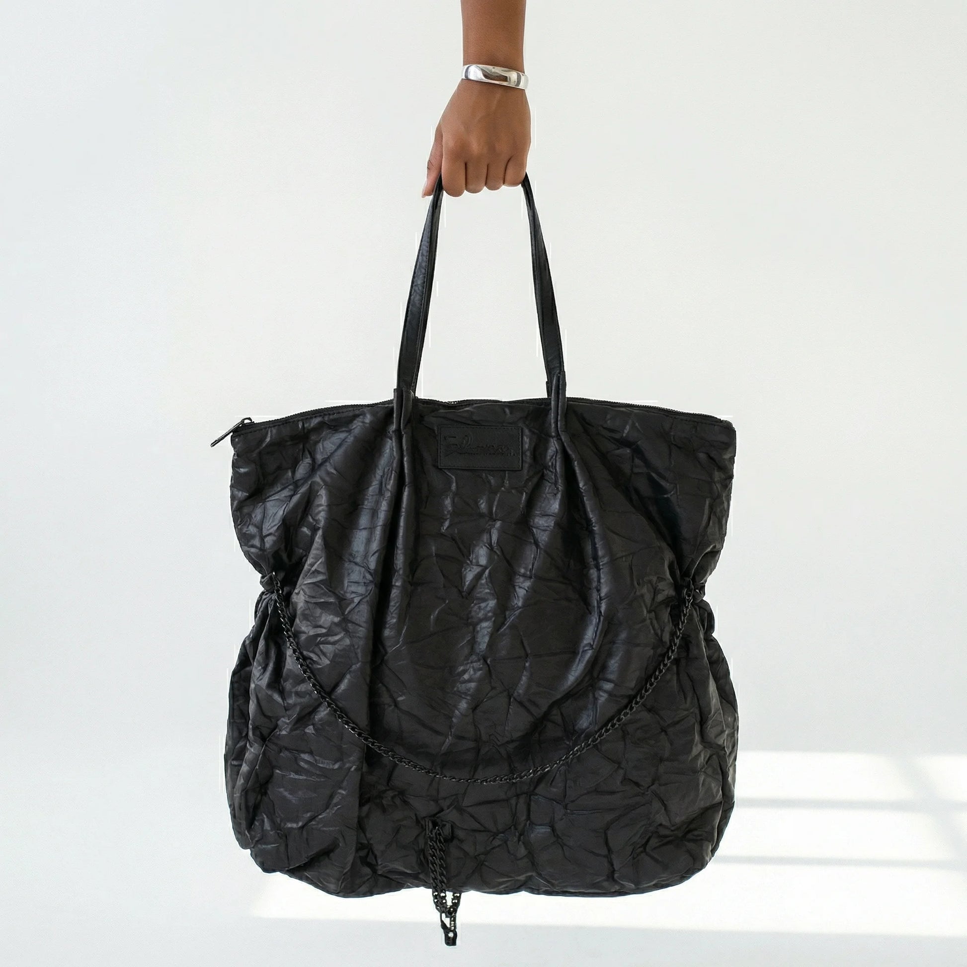 Ausgefallene schwarze Designer Handtasche in Crash Optik aus Lederimitat H4 Fashion bei Modeare