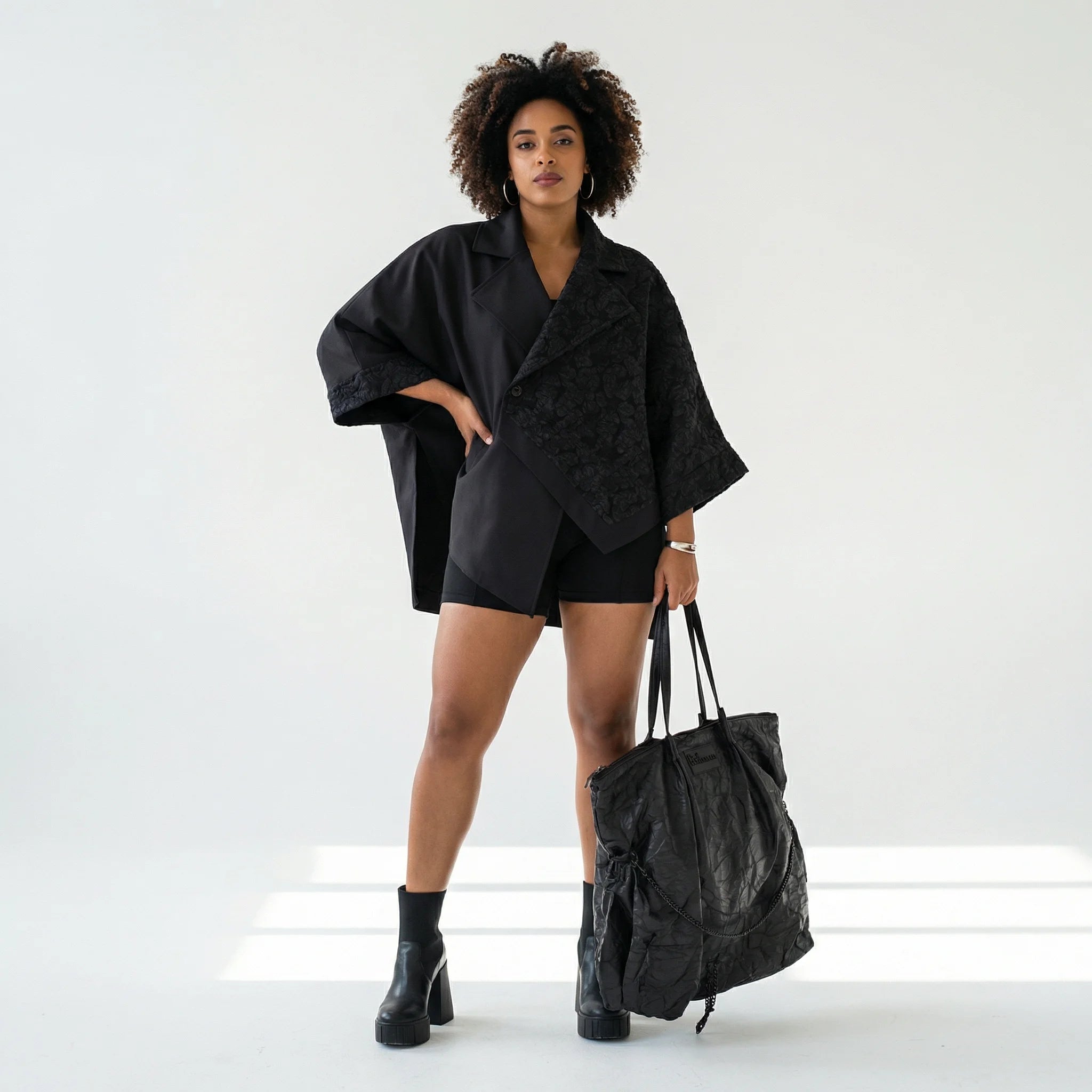 Ausgefallene schwarze Designer Handtasche in Crash Optik aus Lederimitat H4 Fashion bei Modeare