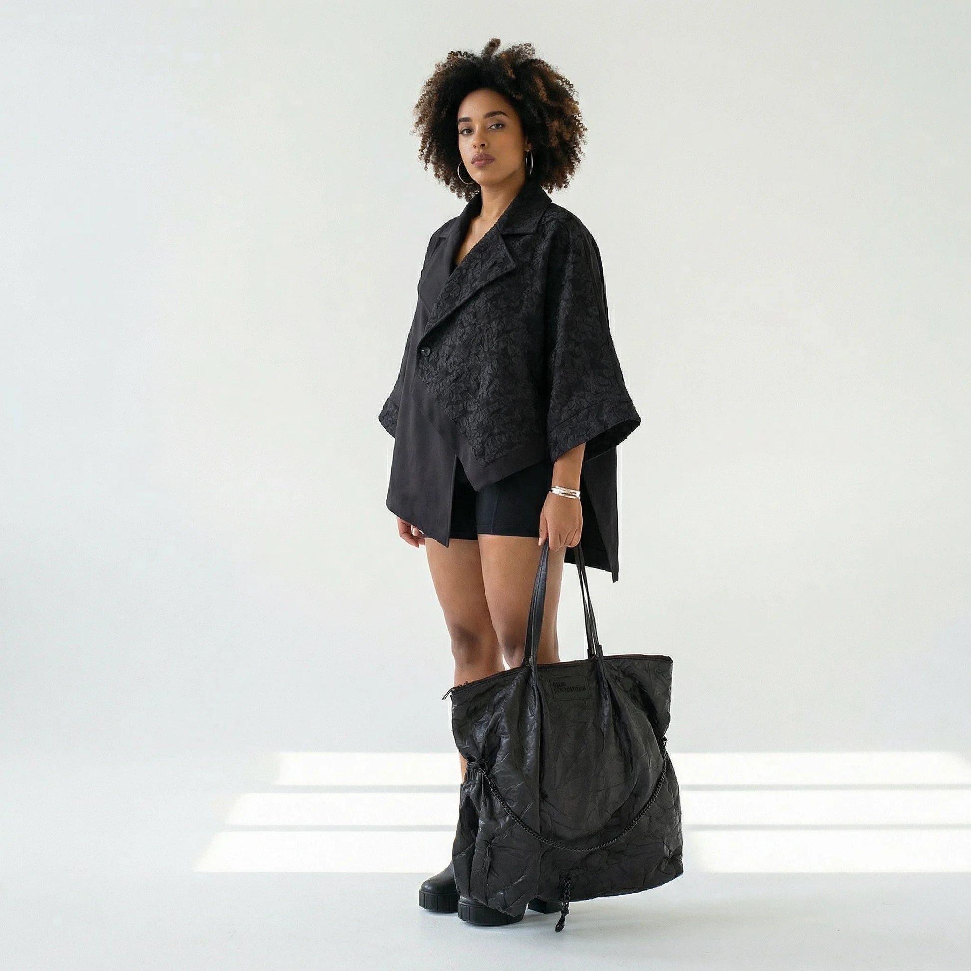 Ausgefallene schwarze Designer Handtasche in Crash Optik aus Lederimitat H4 Fashion bei Modeare