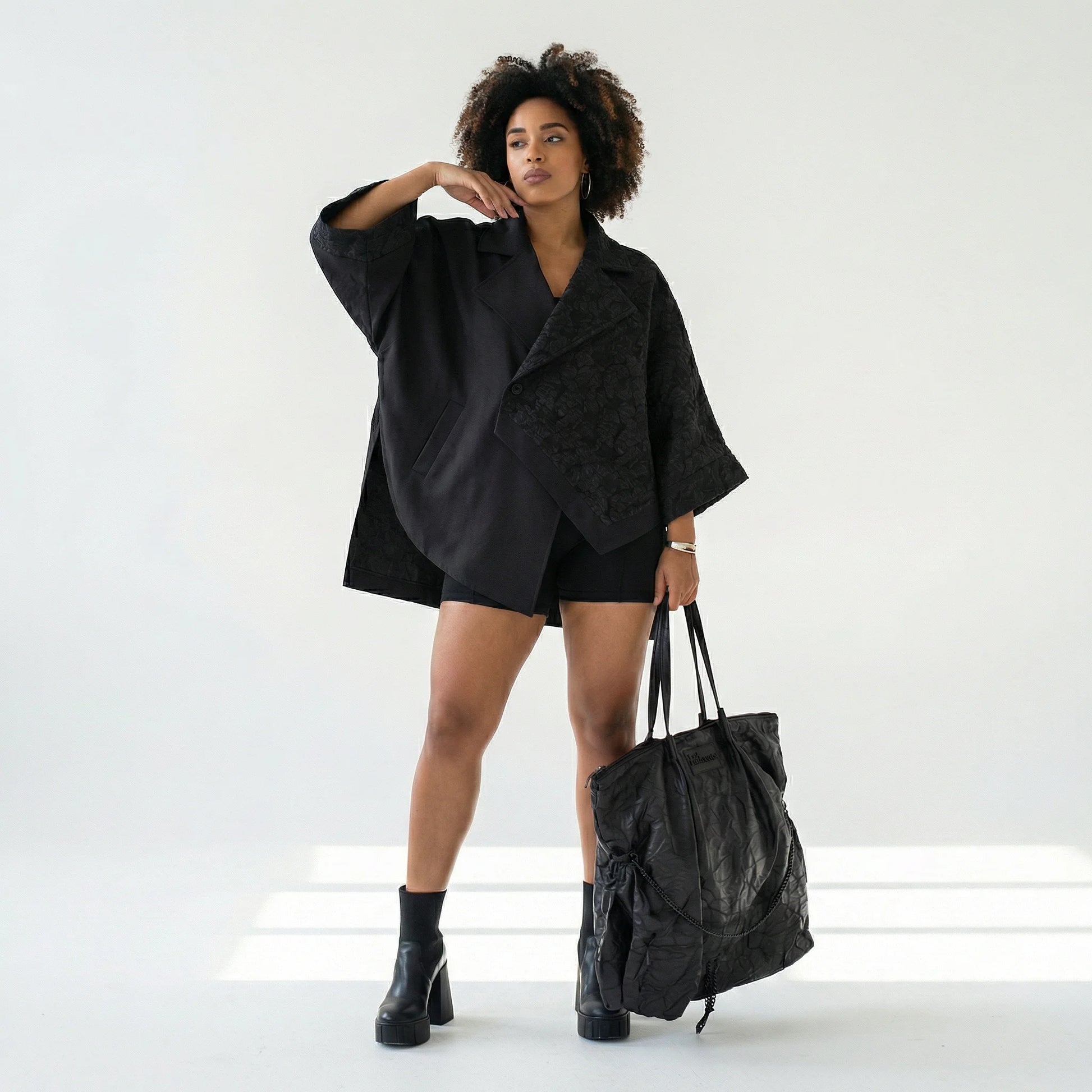 Ausgefallene schwarze Designer Handtasche in Crash Optik aus Lederimitat H4 Fashion bei Modeare