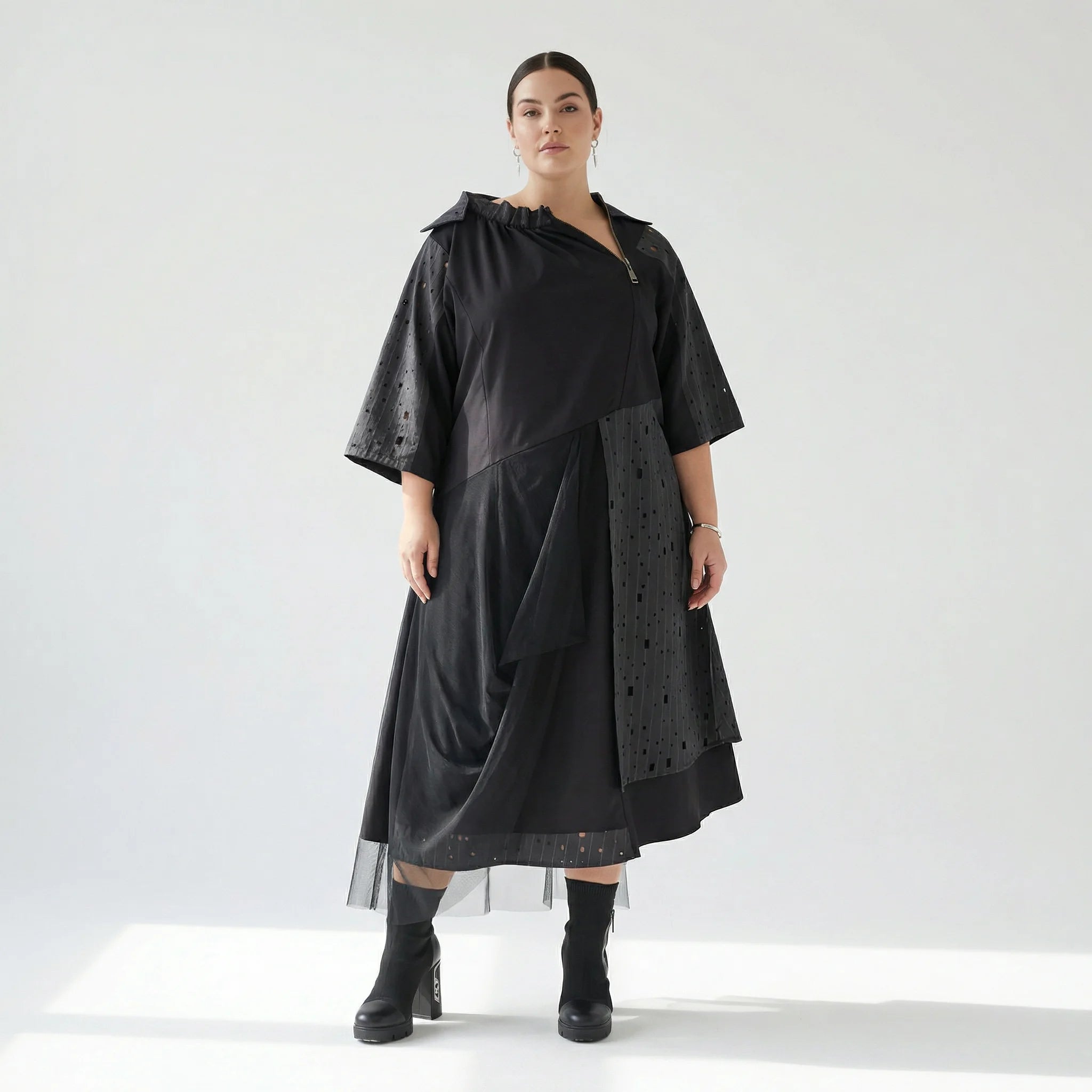 Oversize Avantgarde Kleid mit Tülllagen A Form Übergang H4 Fashion kuratiert bei Modeare