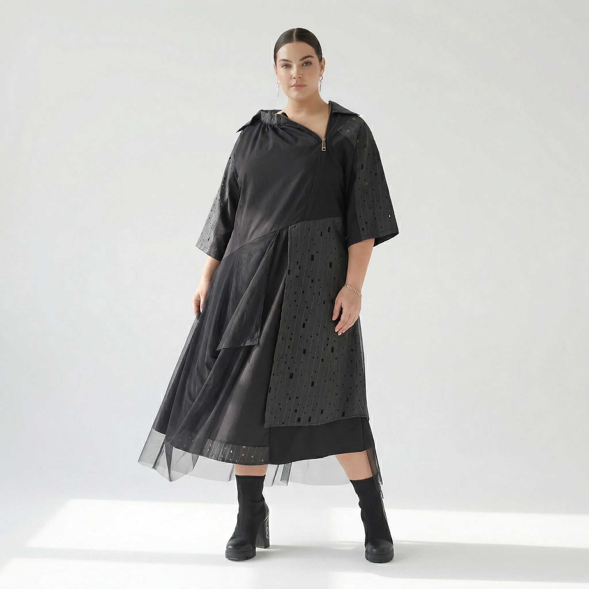 Oversize Avantgarde Kleid mit Tülllagen A Form Übergang H4 Fashion kuratiert bei Modeare