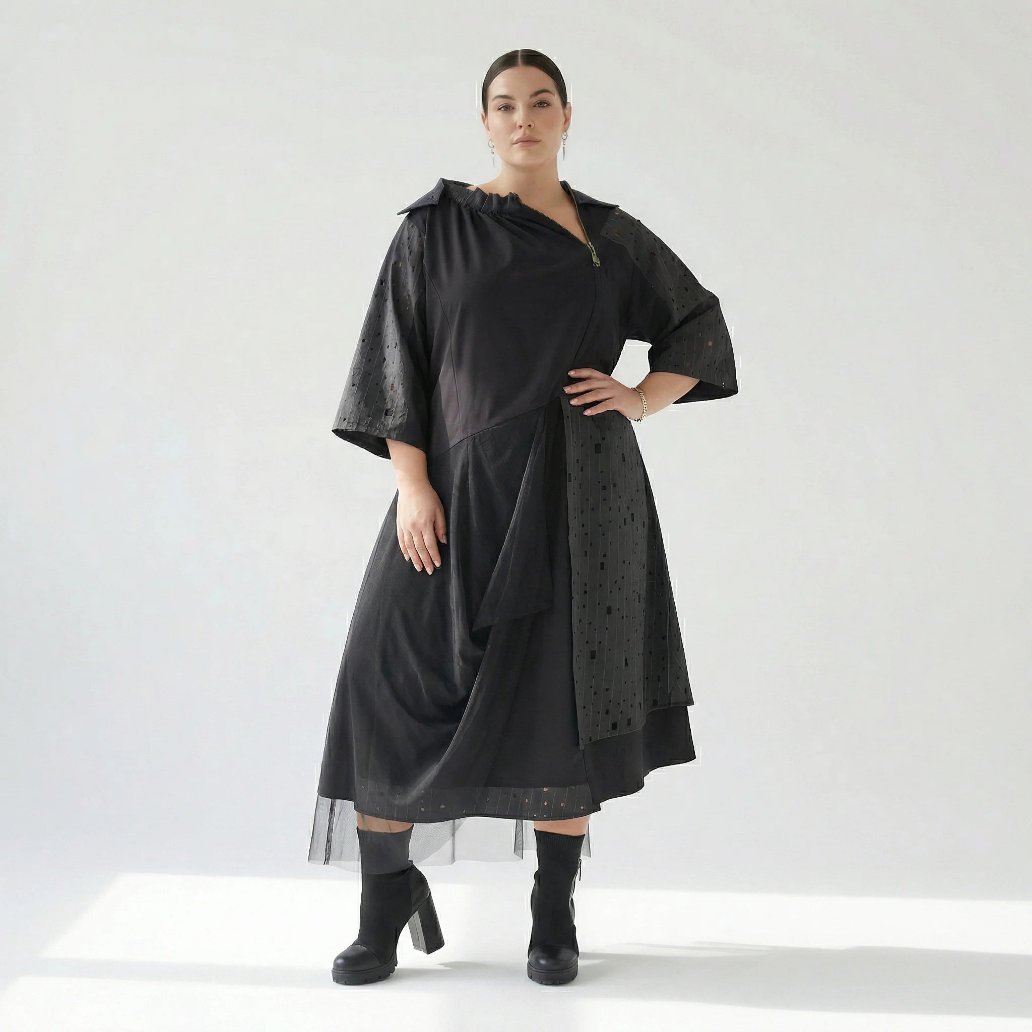 Oversize Avantgarde Kleid mit Tülllagen A Form Übergang H4 Fashion kuratiert bei Modeare