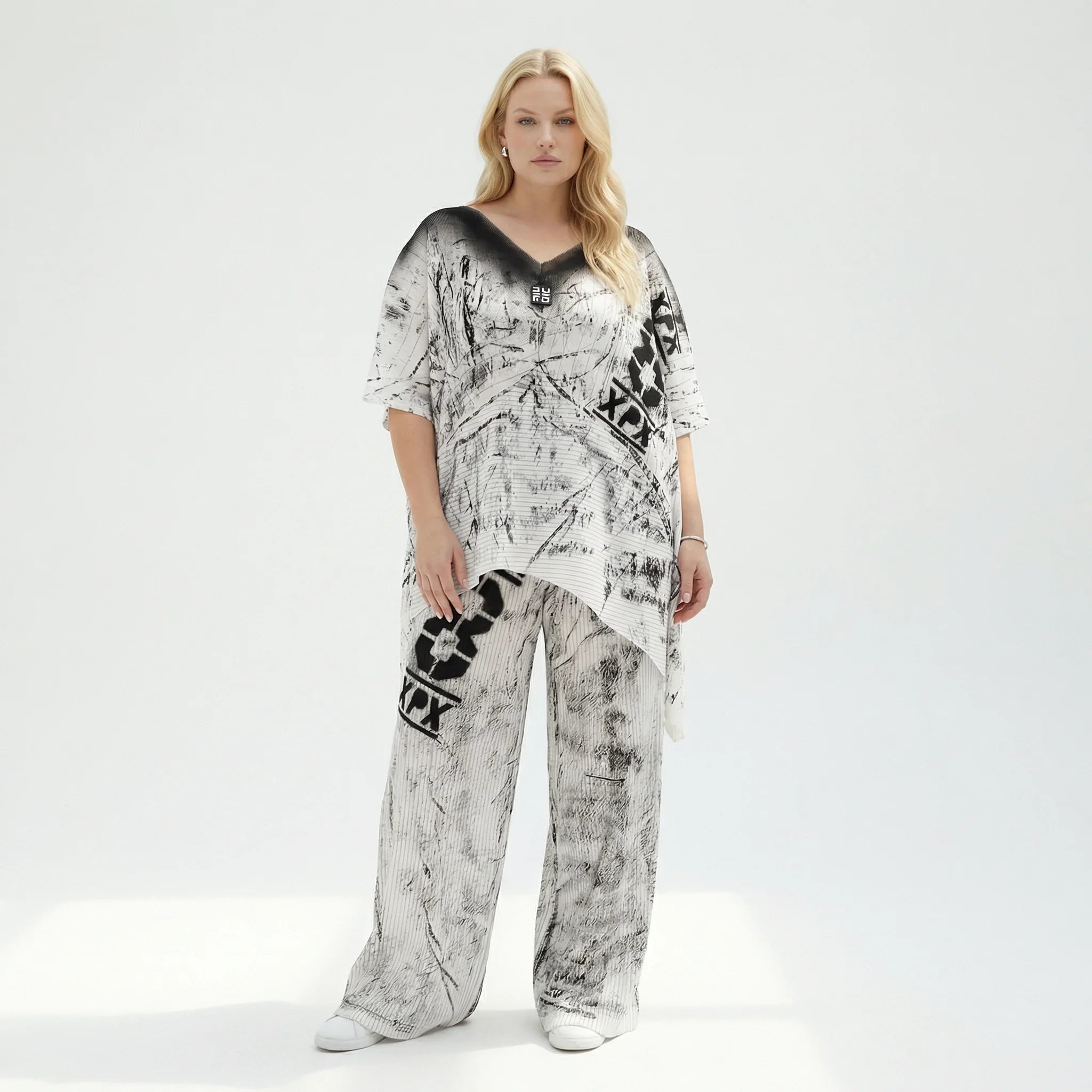 Avantgarde 2-Teiler mit abstraktem Print – Oversize-Shirt & Hose aus Jersey von B-ONE