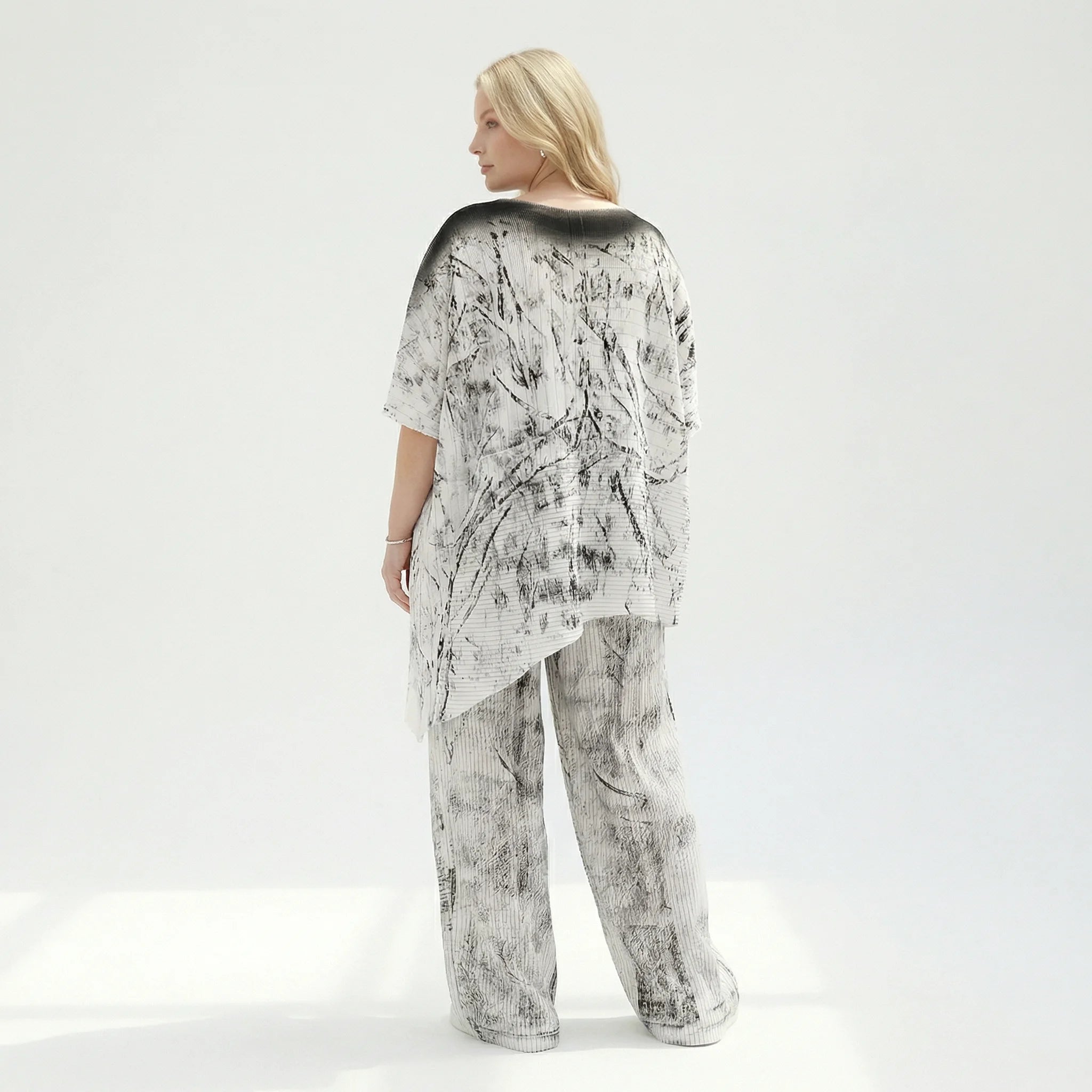 Avantgarde 2-Teiler mit abstraktem Print – Oversize-Shirt & Hose aus Jersey von B-ONE