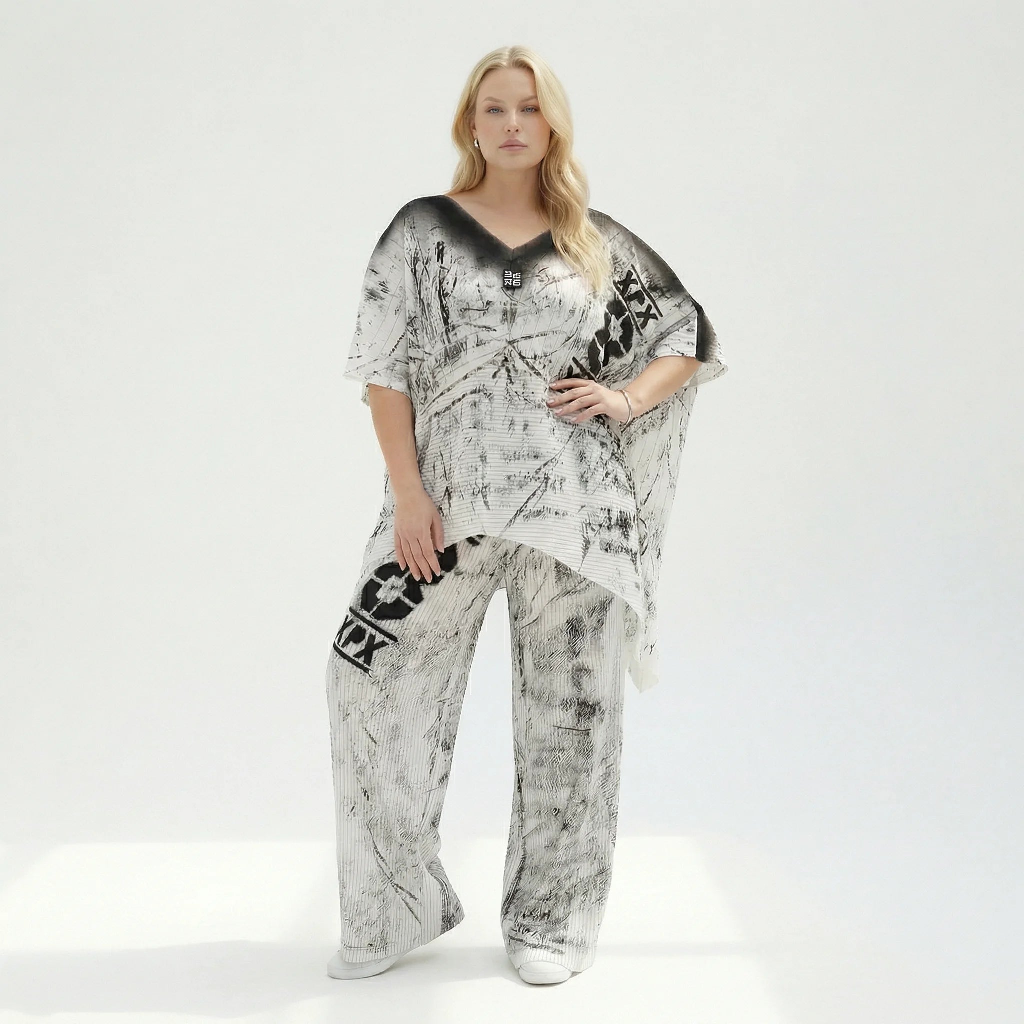 Avantgarde 2-Teiler mit abstraktem Print – Oversize-Shirt & Hose aus Jersey von B-ONE