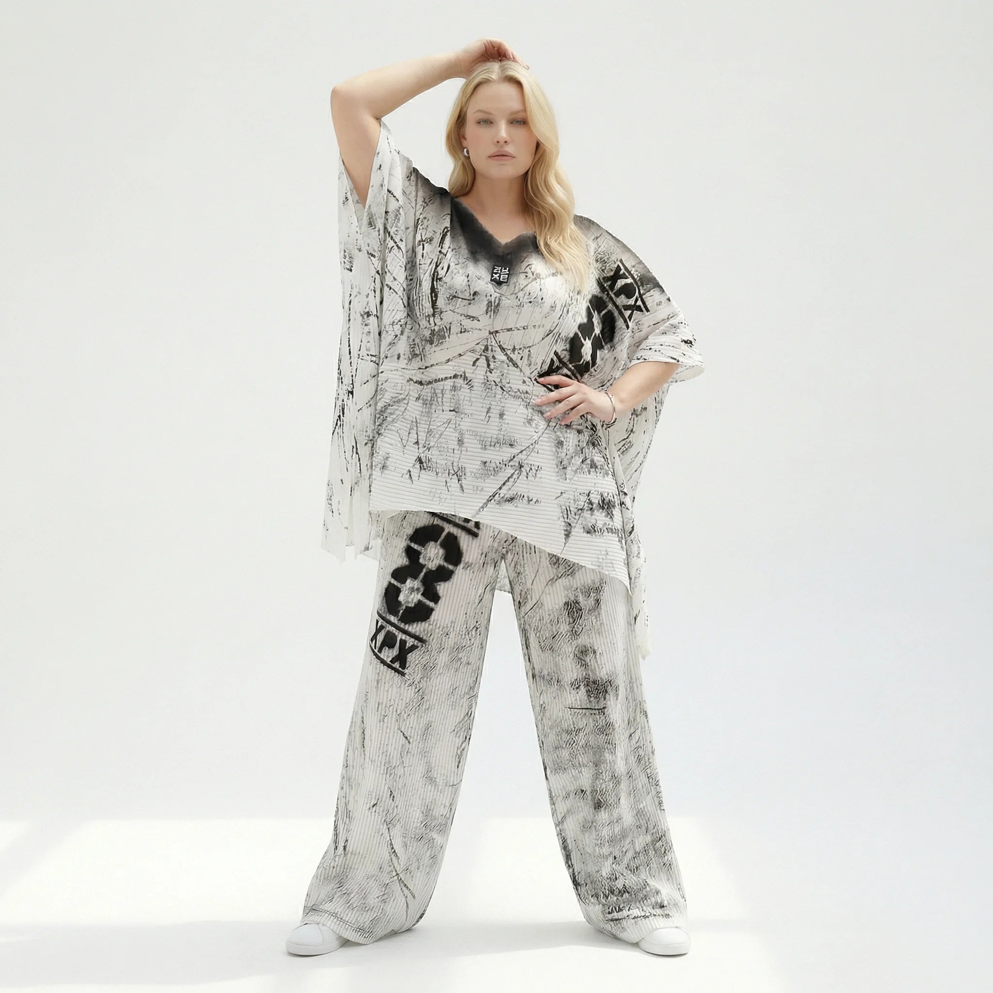 Avantgarde 2-Teiler mit abstraktem Print – Oversize-Shirt & Hose aus Jersey von B-ONE
