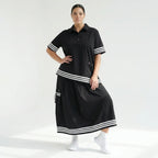 Schwarzes Popeline Set mit Oversize Shirt und Midirock mit weißen Streifen und Ösendetail