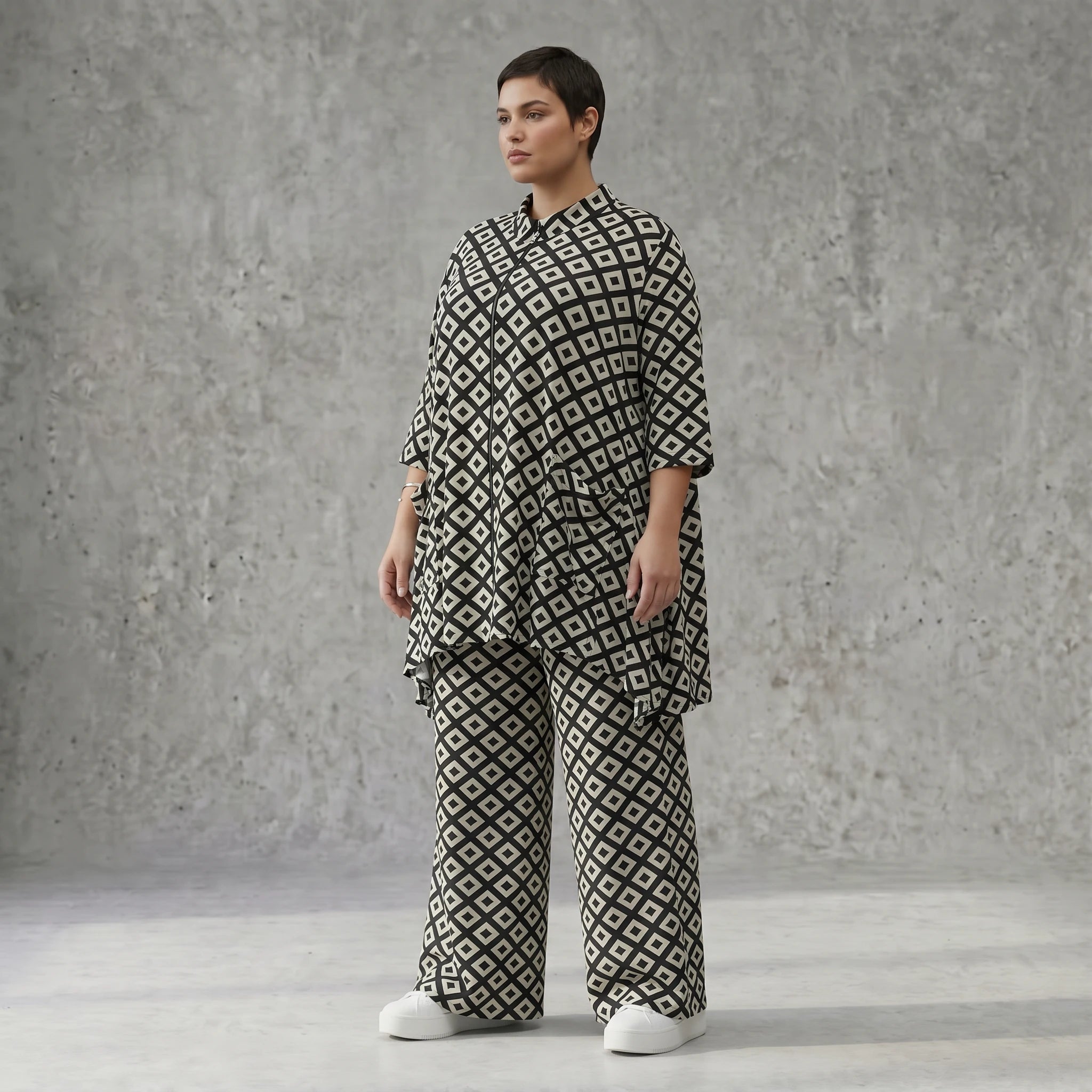 Oversize Zweiteiler mit Palazzo Hose und Rautenmuster aus Slinky von AKH Fashion bei Modeare für Avantgarde Sommer Looks