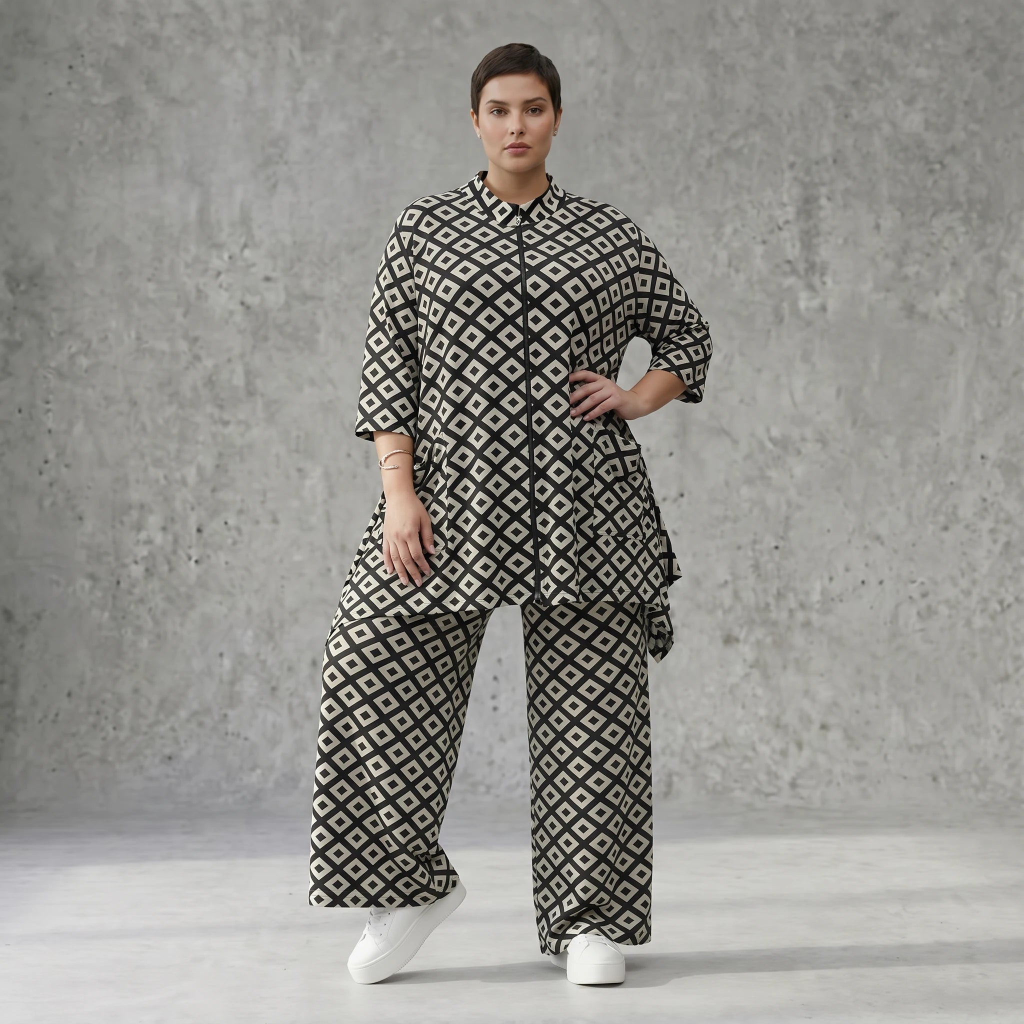 Oversize Zweiteiler mit Palazzo Hose und Rautenmuster aus Slinky von AKH Fashion bei Modeare für Avantgarde Sommer Looks