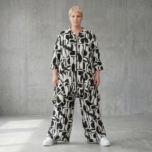 Oversize Slinky Set mit A-Form Jacke und Palazzo Hose von AKH Fashion exklusiv bei Modeare für moderne Lagenlook Styles