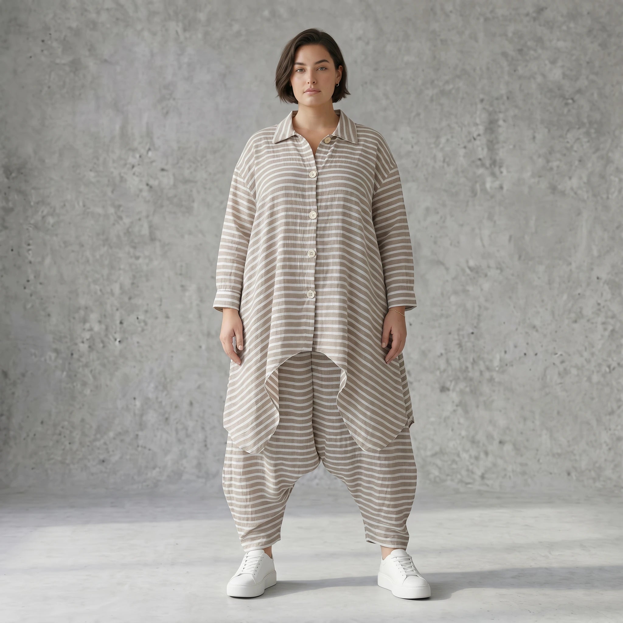 Oversize Zipfel Jacke Sand Weiß Streifen Leinen Optik Sommer Lagenlook AKH Fashion bei Modeare luftig modern