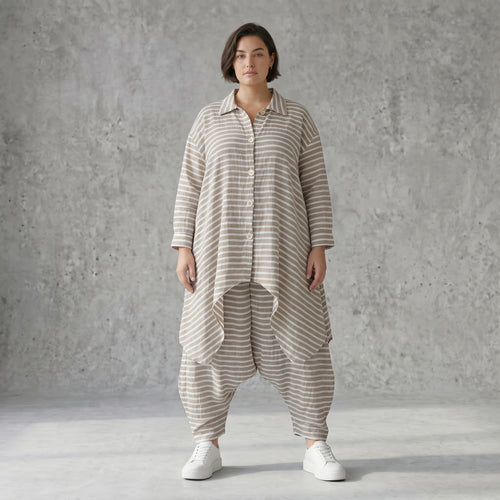 Oversize Zipfel Jacke Sand Weiß Streifen Leinen Optik Sommer Lagenlook AKH Fashion bei Modeare luftig modern