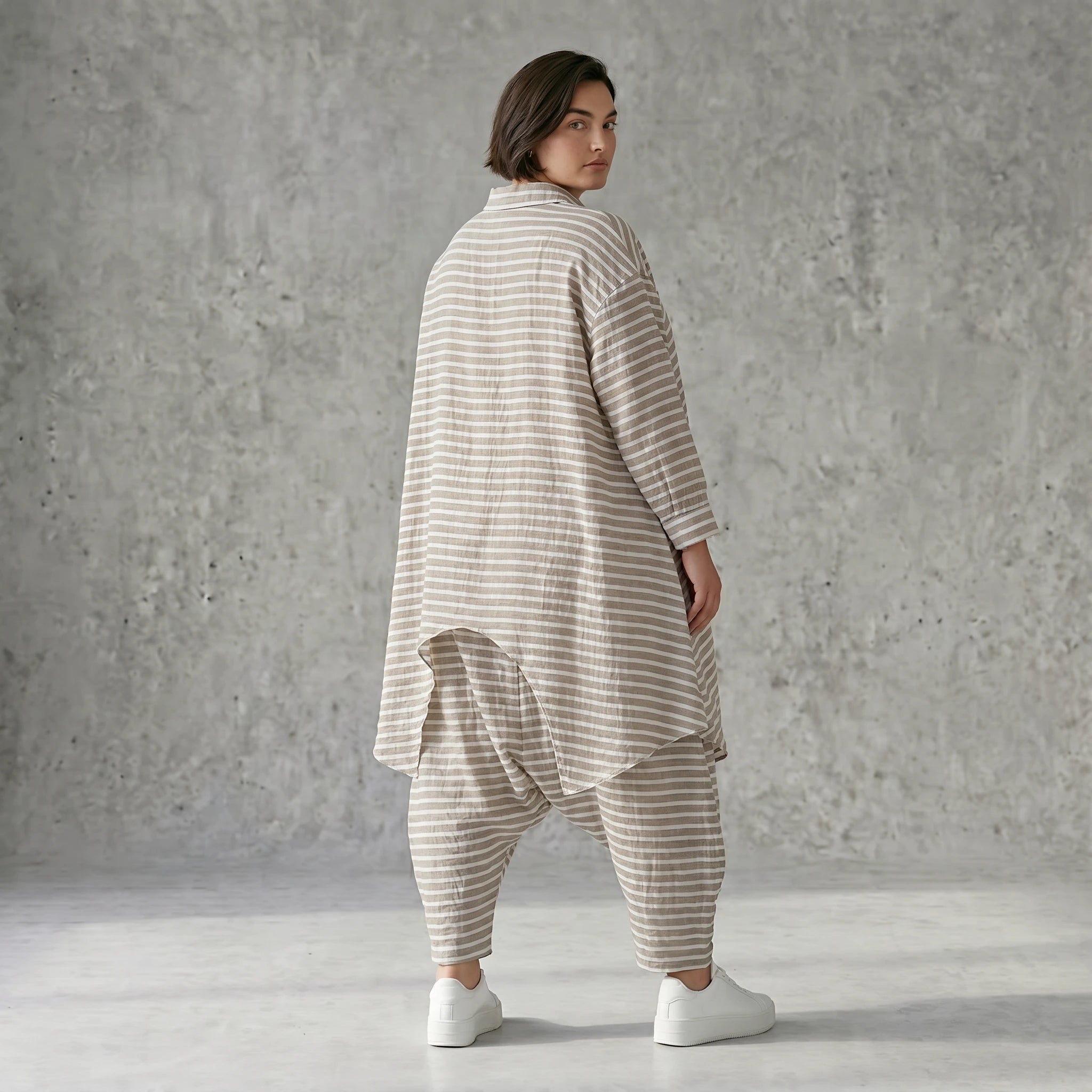 Oversize Zipfel Jacke Sand Weiß Streifen Leinen Optik Sommer Lagenlook AKH Fashion bei Modeare luftig modern