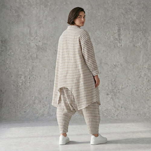 Oversize Zipfel Jacke Sand Weiß Streifen Leinen Optik Sommer Lagenlook AKH Fashion bei Modeare luftig modern