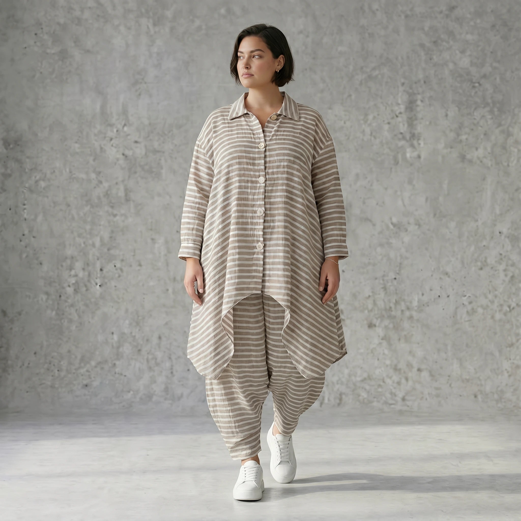 Oversize Zipfel Jacke Sand Weiß Streifen Leinen Optik Sommer Lagenlook AKH Fashion bei Modeare luftig modern