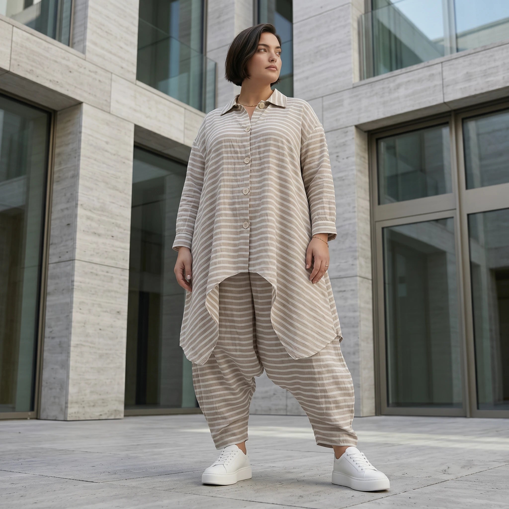 Oversize Zipfel Jacke Sand Weiß Streifen Leinen Optik Sommer Lagenlook AKH Fashion bei Modeare luftig modern