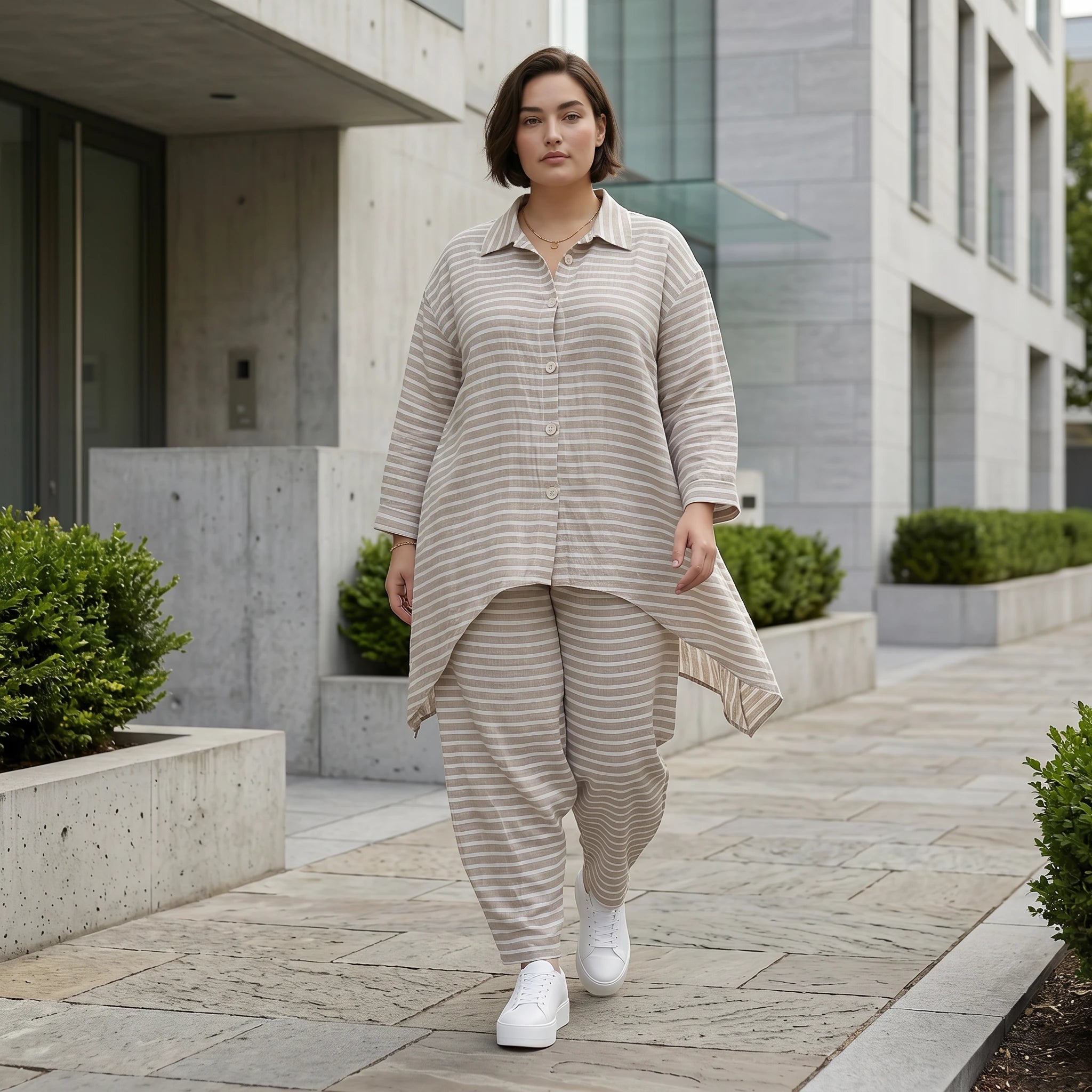 Oversize Zipfel Jacke Sand Weiß Streifen Leinen Optik Sommer Lagenlook AKH Fashion bei Modeare luftig modern