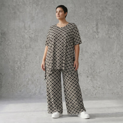 Oversize Set Schwarz-Weiß mit A-Form Shirt und Palazzo Hose aus Slinky AKH Fashion bei Modeare