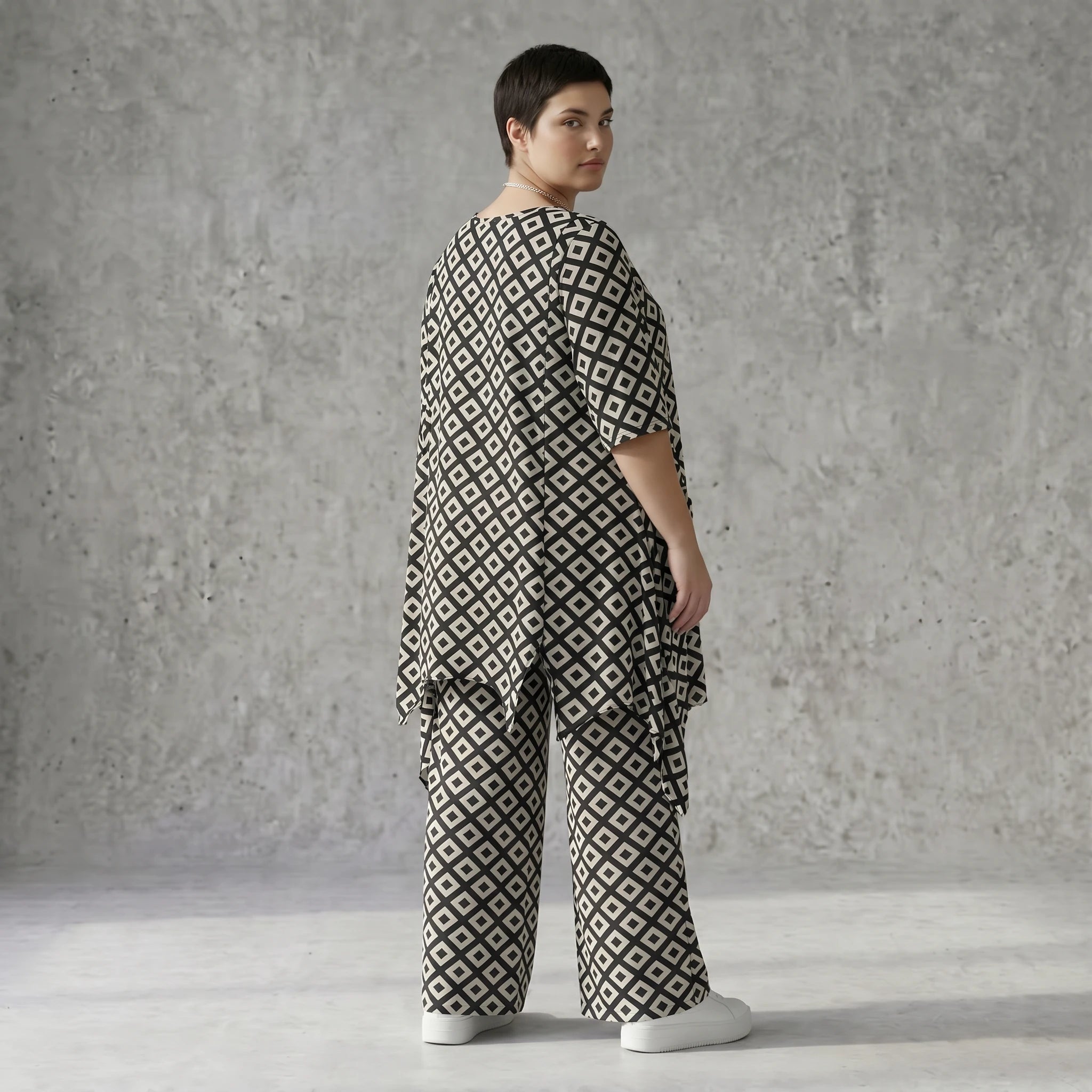 Oversize Set mit Longshirt und Palazzo Hose aus Slinky Jersey - AKH Fashion Sommermode bei Modeare in Schwarz Weiß