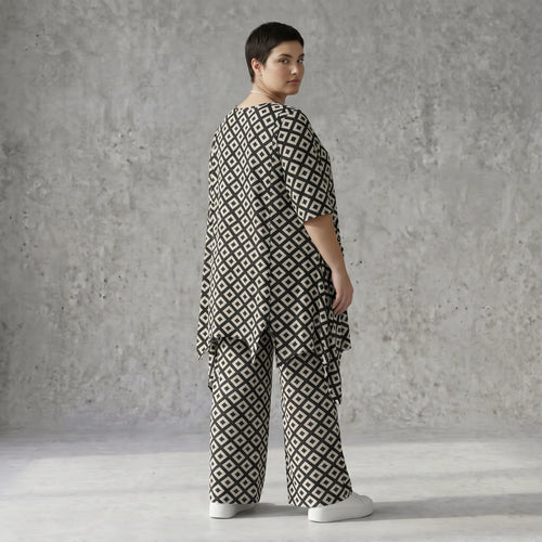 Damen Shirt Avantgarde Polyester Schwarz-Weiß, A-Form, Rautenmuster, 3/4-Arm, Taschen, Oversize große Größen – AKH Fashion