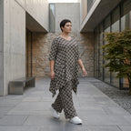 Damen Shirt Avantgarde Polyester Schwarz-Weiß, A-Form, Rautenmuster, 3/4-Arm, Taschen, Oversize große Größen – AKH Fashion