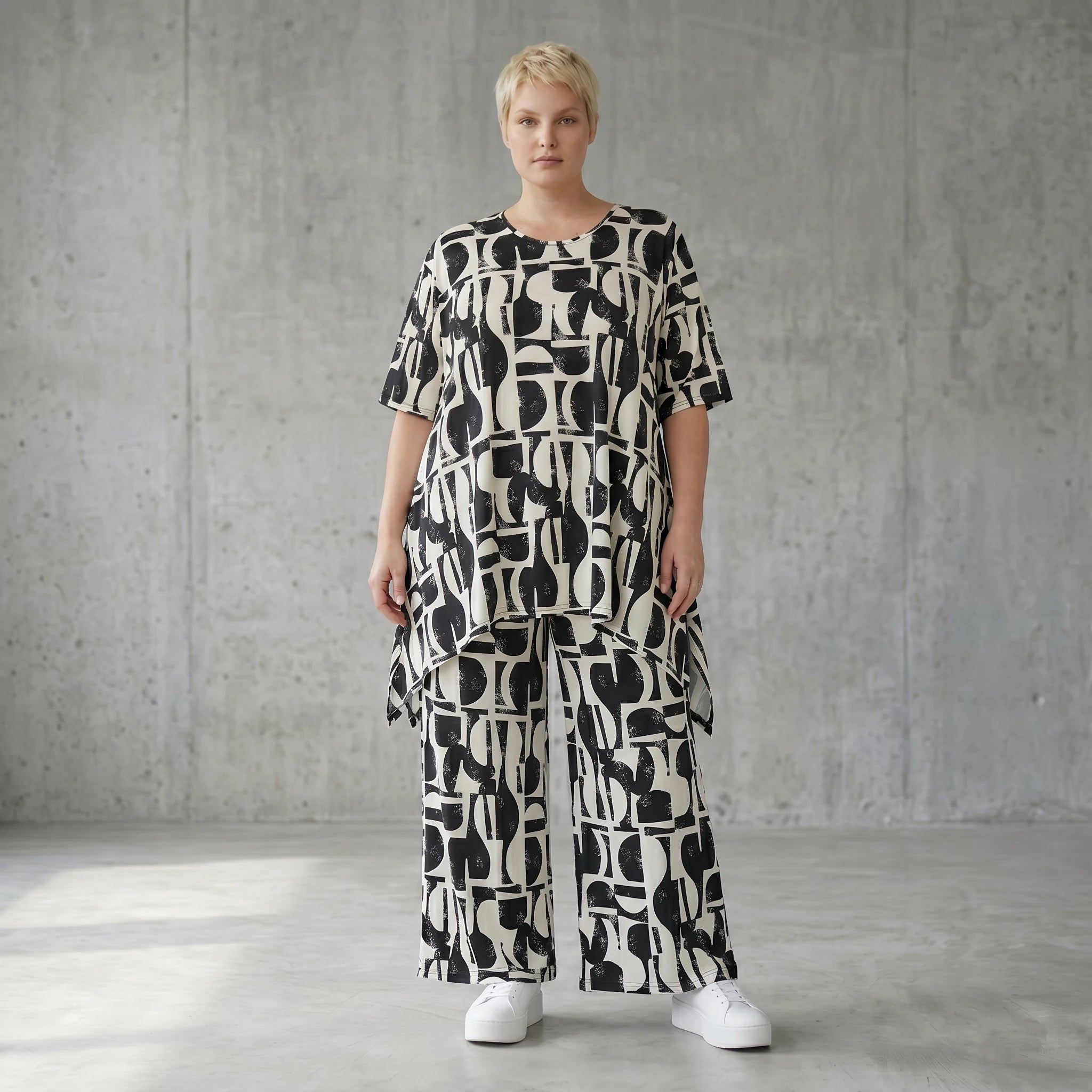 Oversize Set Shirt und Palazzo Hose Schwarz Weiß abstrakt Slinky Sommer Lagenlook AKH Fashion bei Modeare für Damenmode in großen Größen chic
