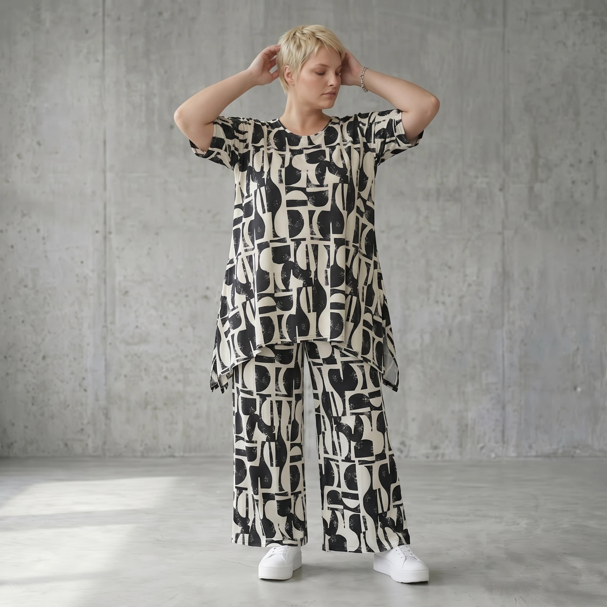 Oversize Set Shirt und Palazzo Hose Schwarz Weiß abstrakt Slinky Sommer Lagenlook AKH Fashion bei Modeare für Damenmode in großen Größen chic