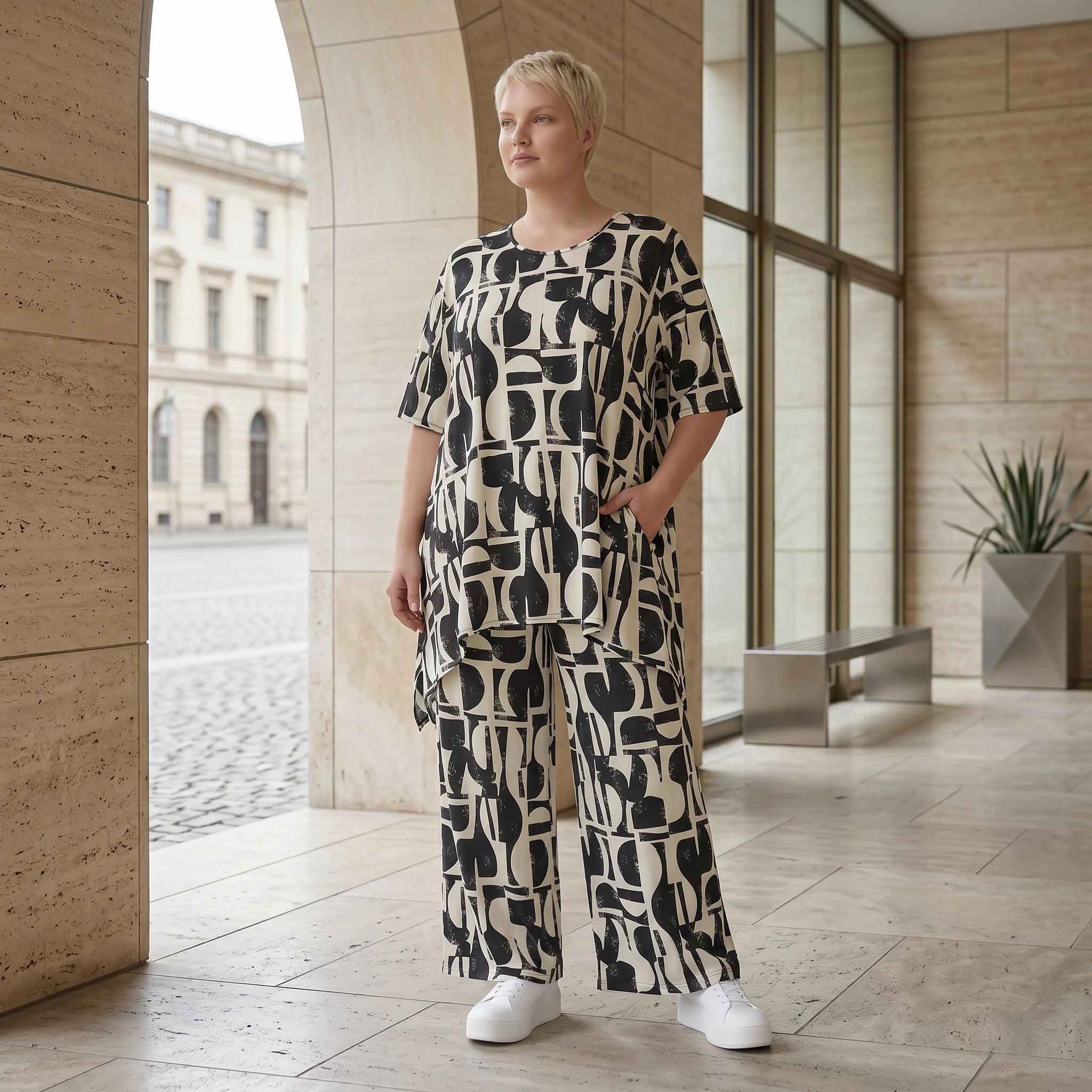 Oversize Set Shirt und Palazzo Hose Schwarz Weiß abstrakt Slinky Sommer Lagenlook AKH Fashion bei Modeare für Damenmode in großen Größen chic