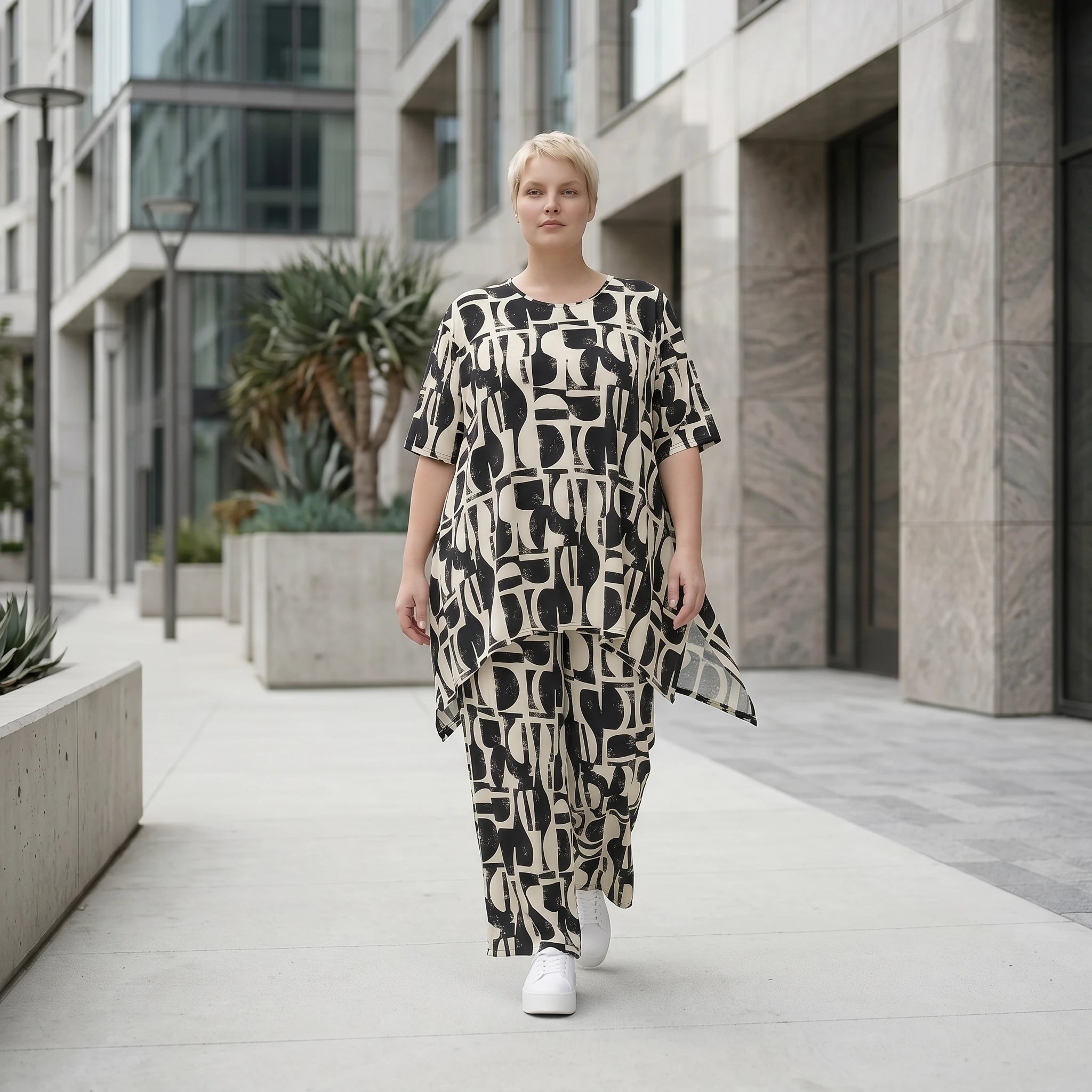 Oversize Set Shirt und Palazzo Hose Schwarz Weiß abstrakt Slinky Sommer Lagenlook AKH Fashion bei Modeare für Damenmode in großen Größen chic