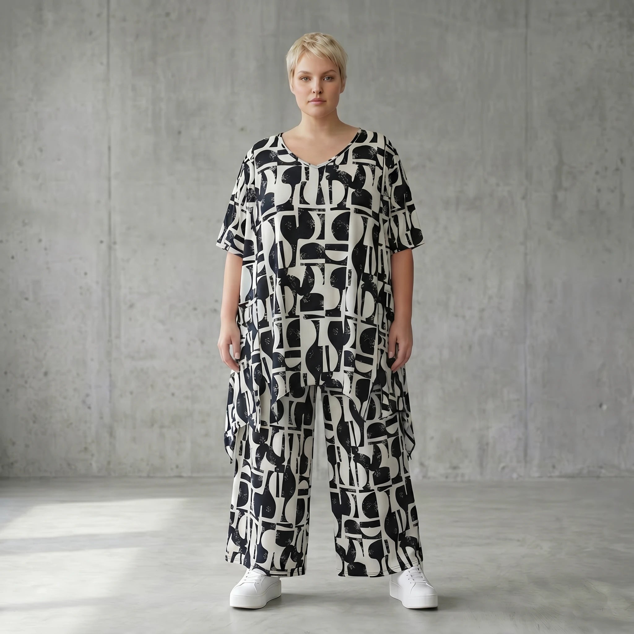 Oversize Set Longshirt und Palazzo Hose Schwarz Weiß abstrakt Slinky Sommer Look AKH Fashion bei Modeare für Damenmode in großen Größen chic