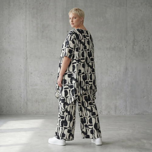 Oversize Set Longshirt und Palazzo Hose Schwarz Weiß abstrakt Slinky Sommer Look AKH Fashion bei Modeare für Damenmode in großen Größen chic