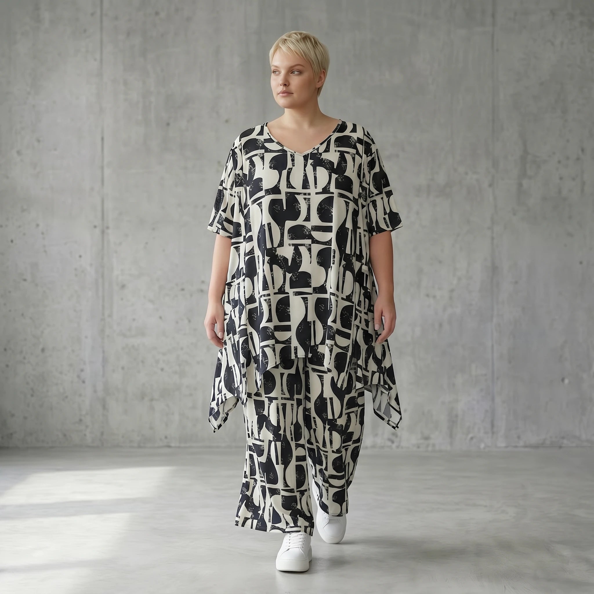 Oversize Set Longshirt und Palazzo Hose Schwarz Weiß abstrakt Slinky Sommer Look AKH Fashion bei Modeare für Damenmode in großen Größen chic