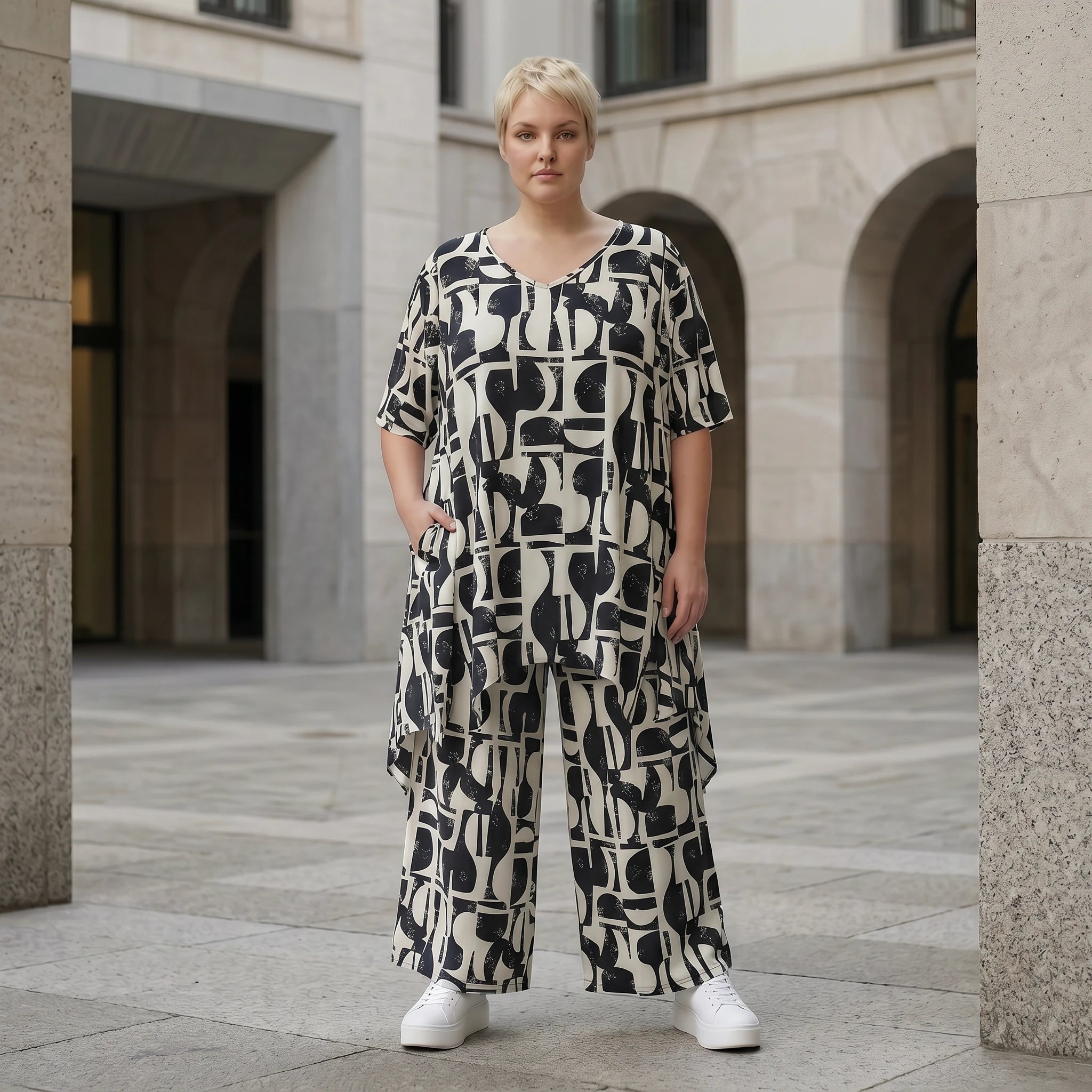 Oversize Set Longshirt und Palazzo Hose Schwarz Weiß abstrakt Slinky Sommer Look AKH Fashion bei Modeare für Damenmode in großen Größen chic