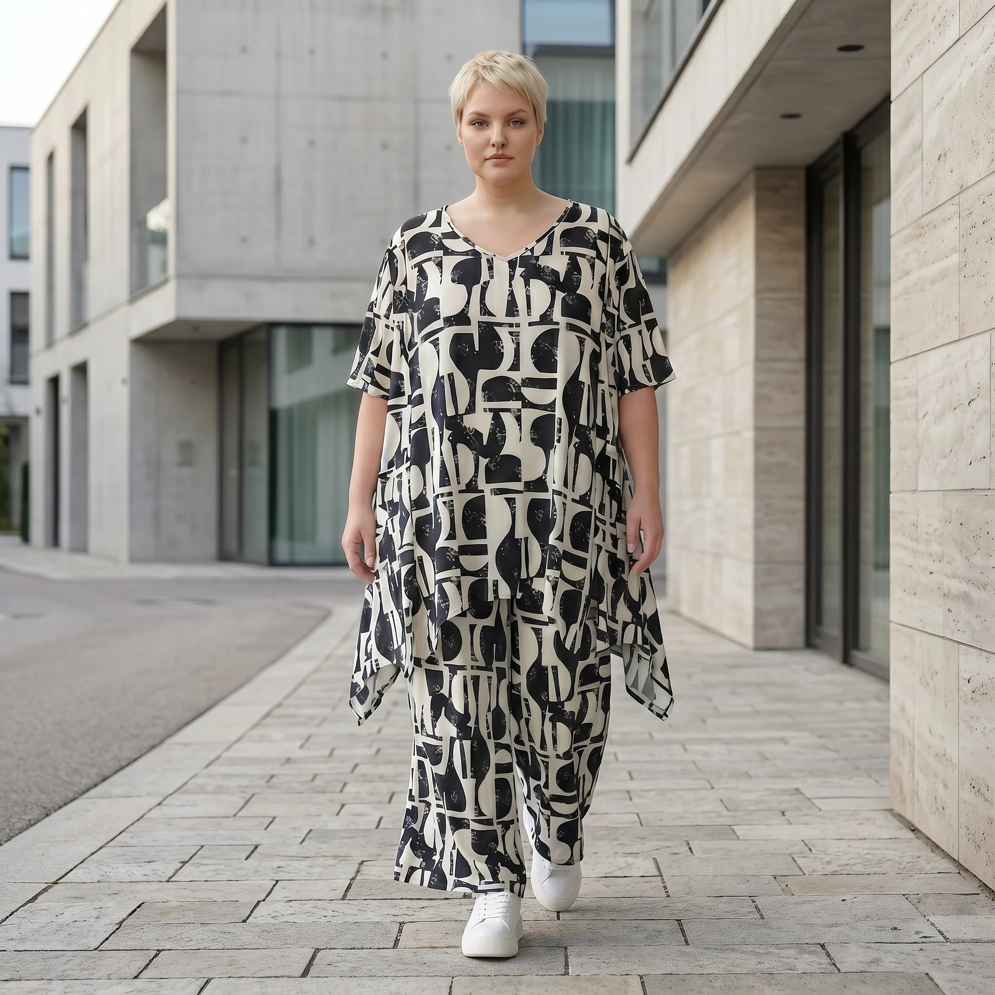 Oversize Set Longshirt und Palazzo Hose Schwarz Weiß abstrakt Slinky Sommer Look AKH Fashion bei Modeare für Damenmode in großen Größen chic