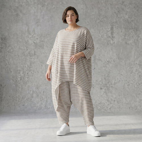 Oversize Shirt Sand Weiss gestreift asymmetrisch in Leinen Optik - Sommer Lagenlook von AKH Fashion bei Modeare kuratiert sehr luftig