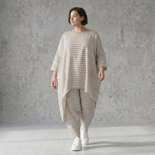 Oversize Shirt Sand Weiss gestreift asymmetrisch in Leinen Optik - Sommer Lagenlook von AKH Fashion bei Modeare kuratiert sehr luftig