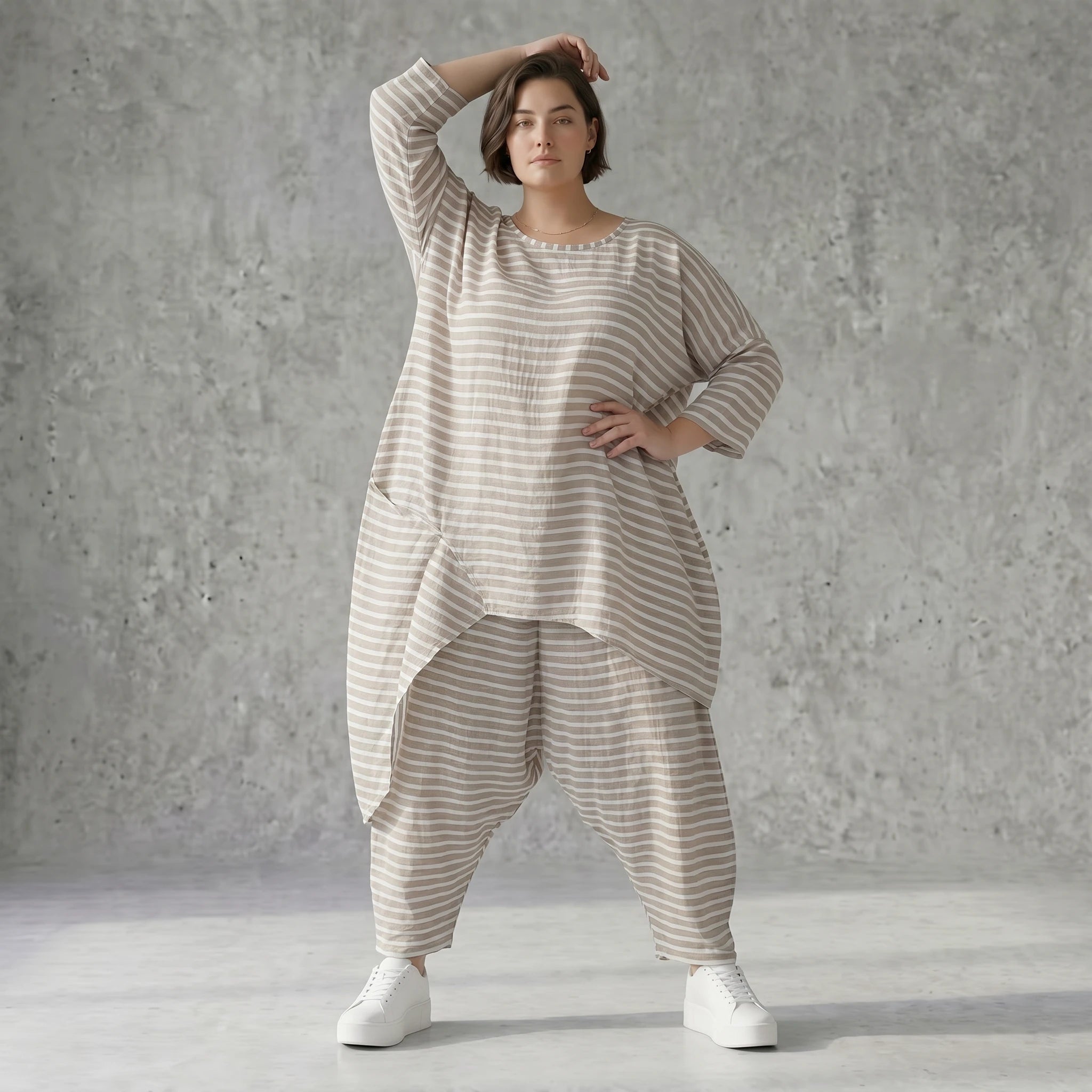 Oversize Shirt Sand Weiss gestreift asymmetrisch in Leinen Optik - Sommer Lagenlook von AKH Fashion bei Modeare kuratiert sehr luftig