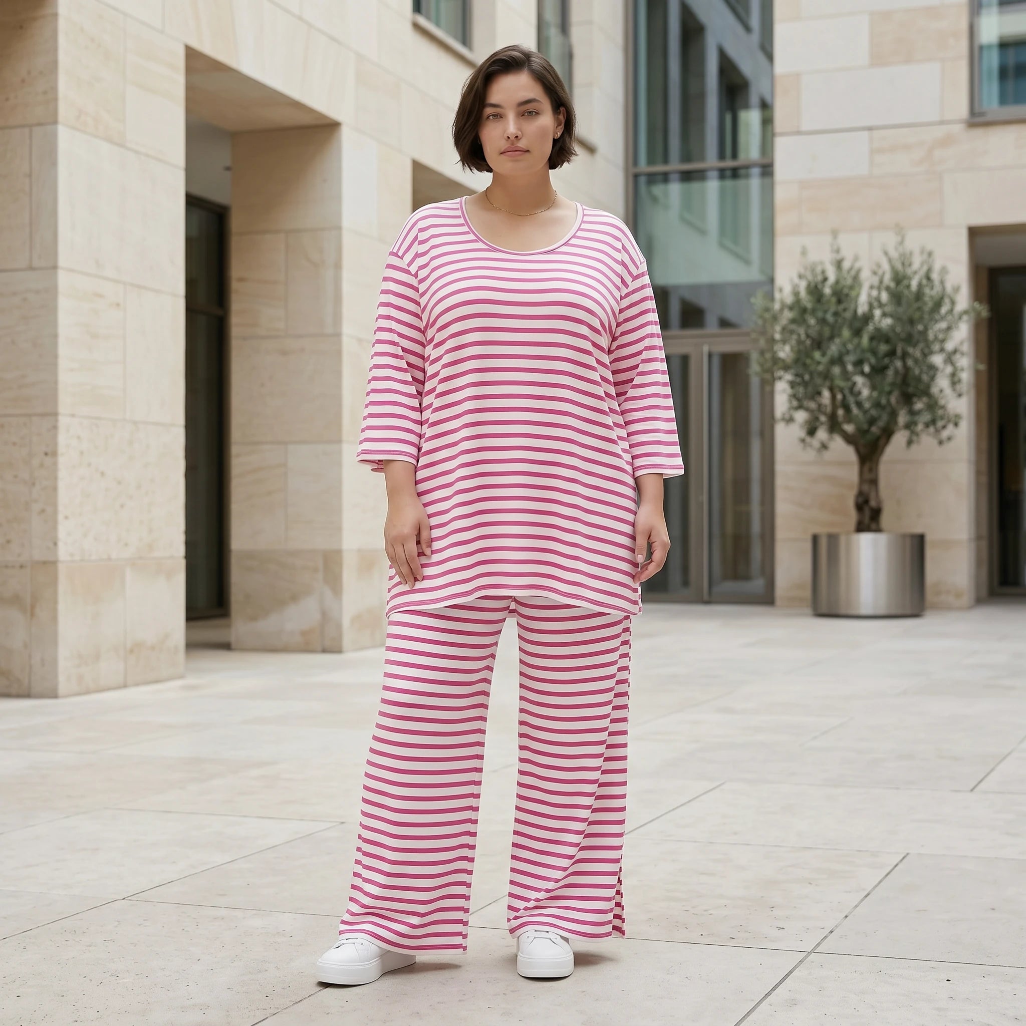 Weite Streifen Hose aus Jersey in Weiß Fuchsia Sommermode weich und bequem - AKH Fashion bei Modeare aus Frankreich