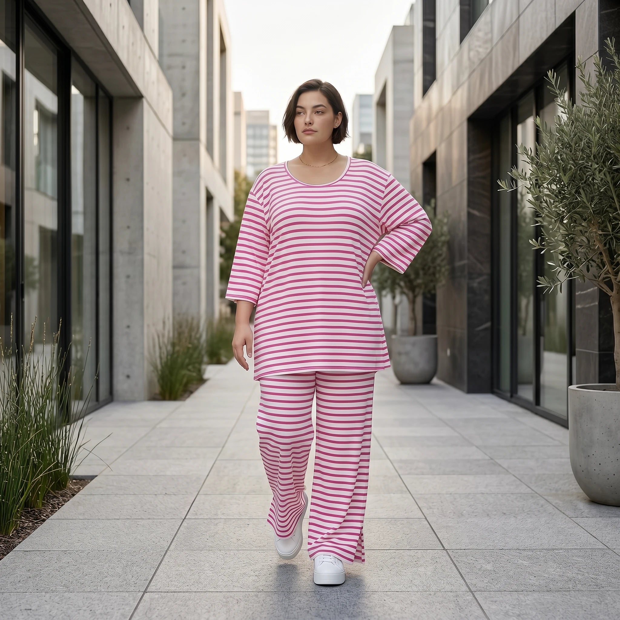 Weite Streifen Hose aus Jersey in Weiß Fuchsia Sommermode weich und bequem - AKH Fashion bei Modeare aus Frankreich