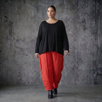 Rote Crash Ballonhose aus Popeline im Lagenlook mit weitem Bein für Sommer Styles von AKH Premium exklusiv bei Modeare für Curvy Mode
